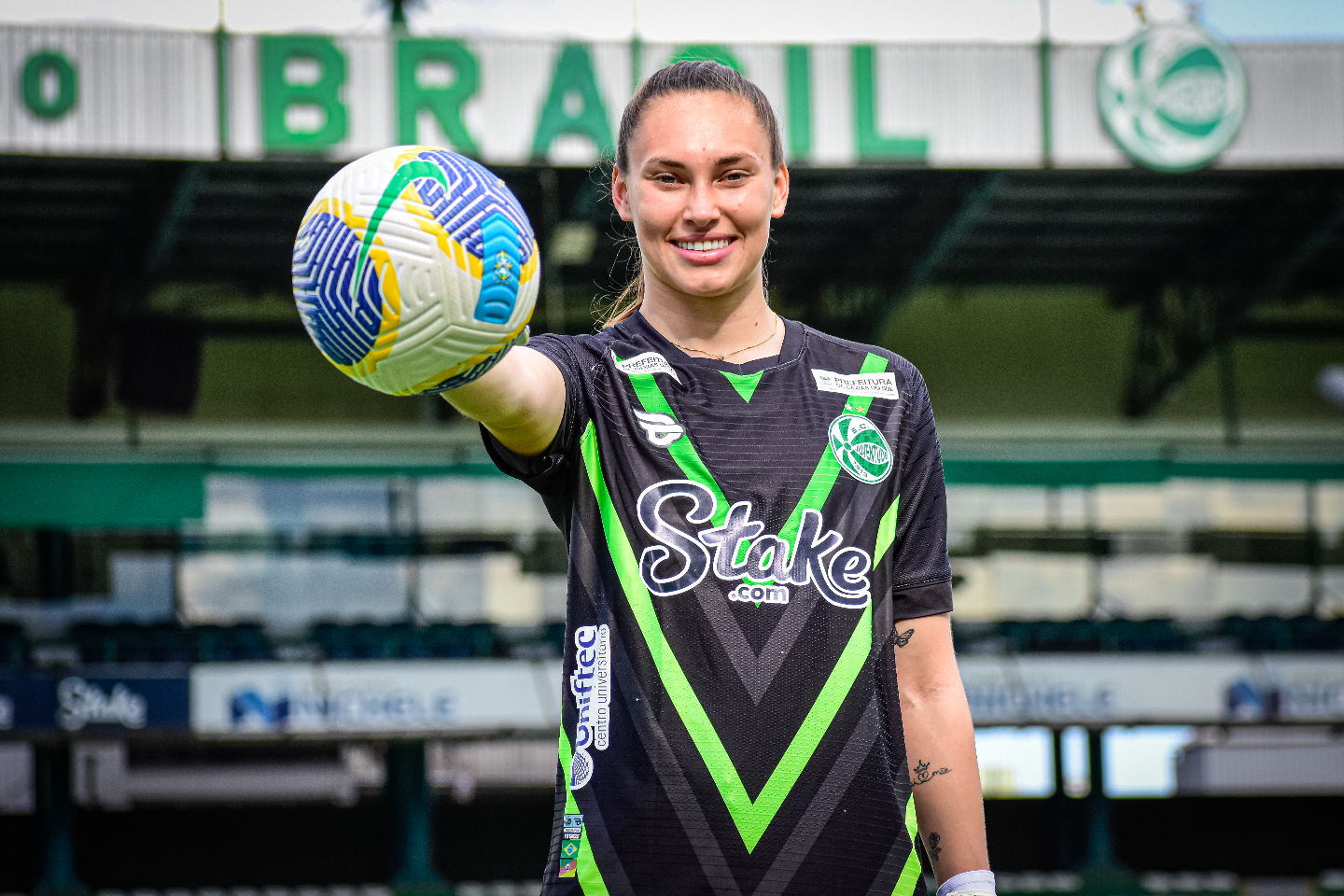 Goleira Claudia é convocada para a Seleção Brasileira Feminina