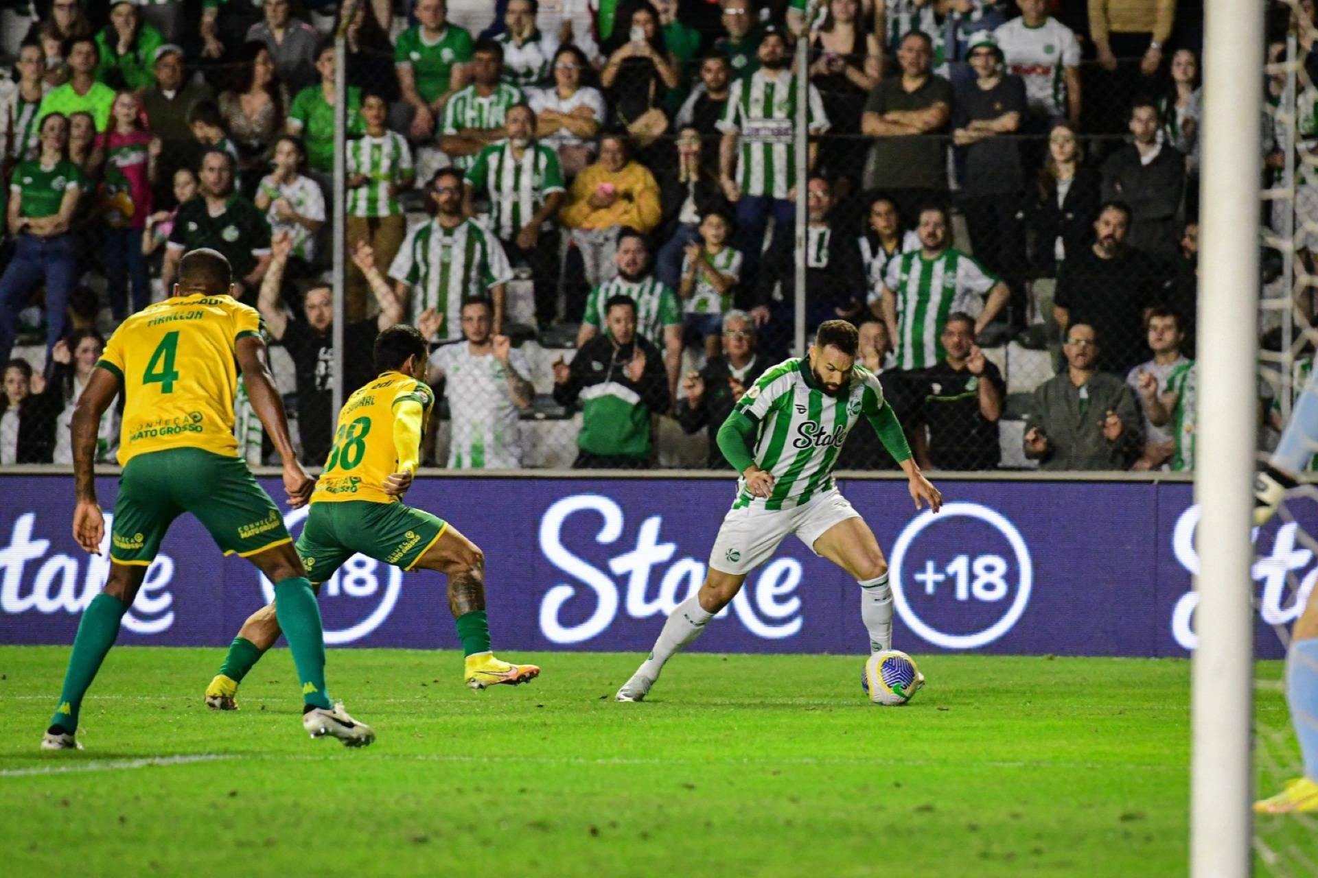 Juventude luta até o fim, marca nos acréscimos e busca empate diante do Cuiabá