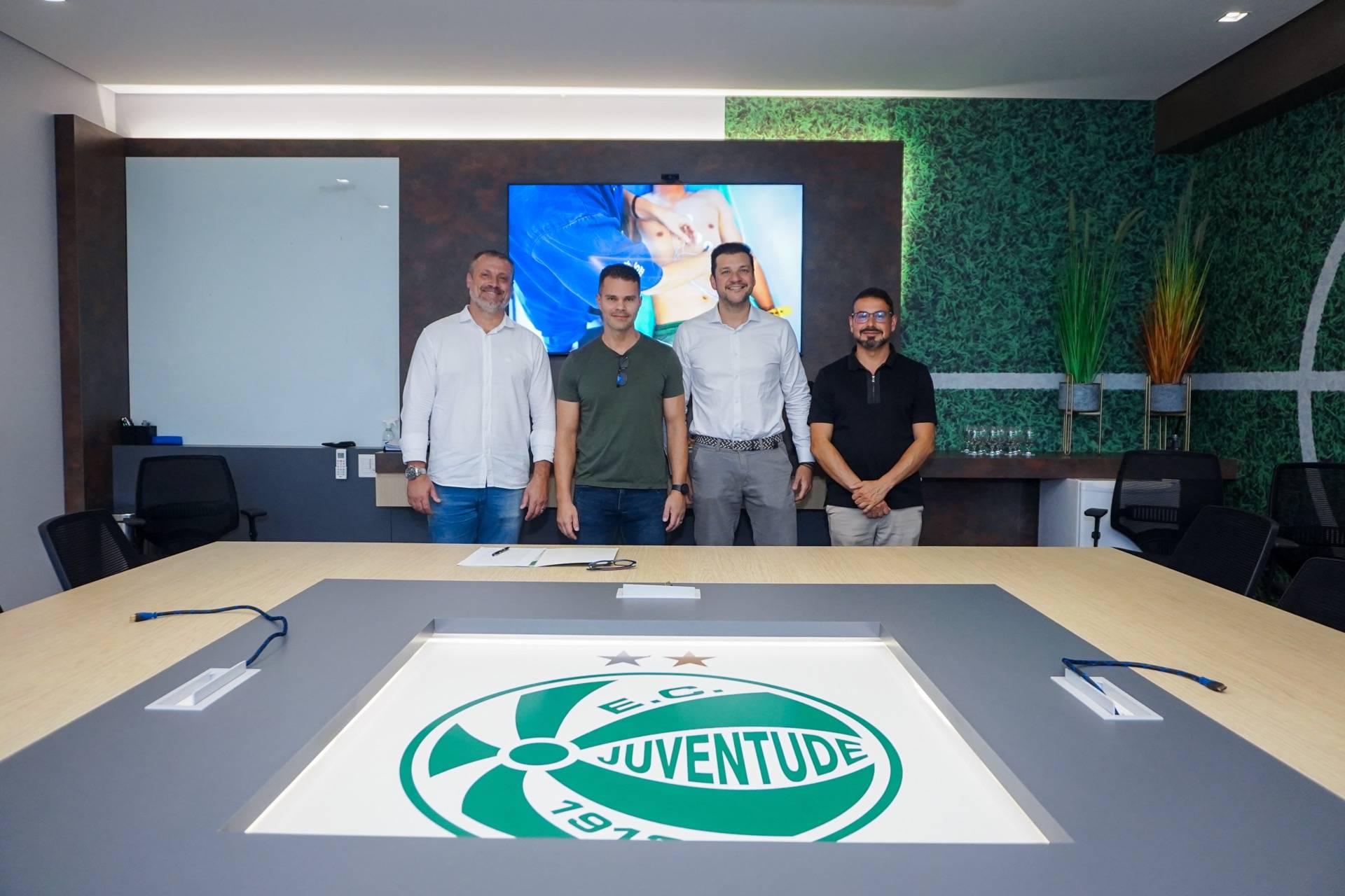 Juventude oficializa parceria com a Brave Cllub