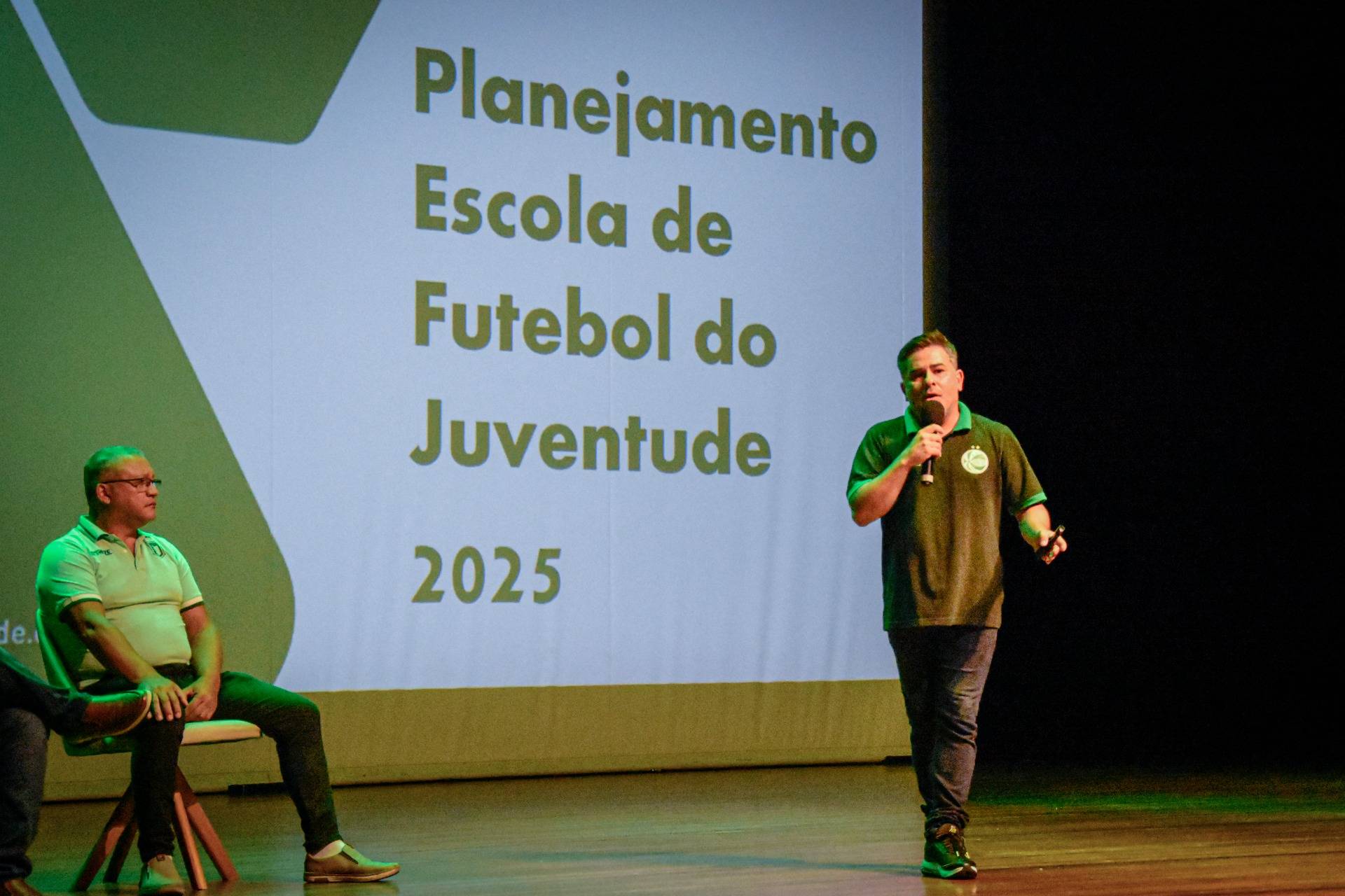 Escola de Futebol do Juventude realiza encontro com responsáveis para apresentar planejamento de 2025