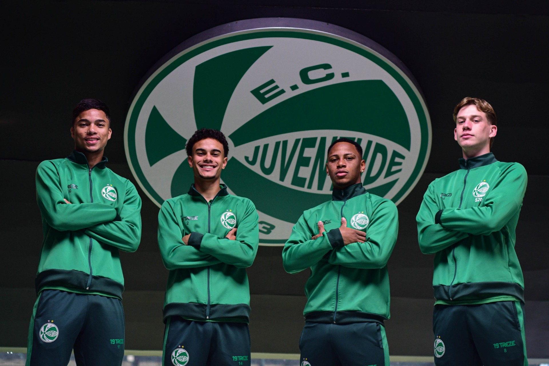 Quatro atletas da base alviverde viajam à Espanha para intercâmbio no tradicional Osasuna