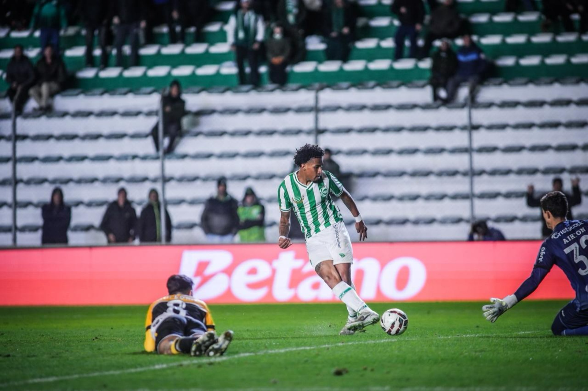 Pela Série B, Ju fica no empate diante do Criciúma 
