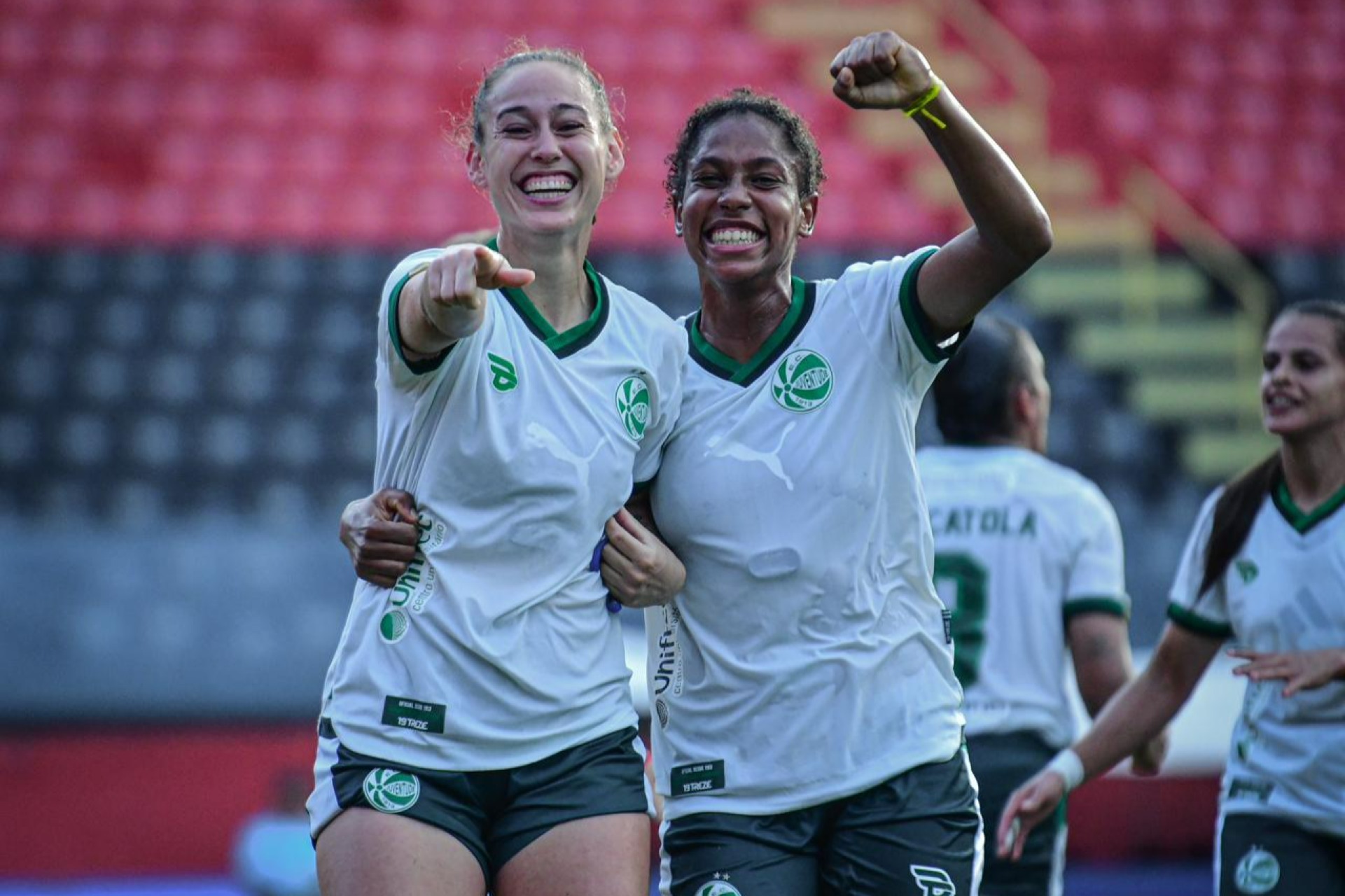 Fora de casa, Ju goleia Vitória e sobe na tabela do Brasileirão Feminino
