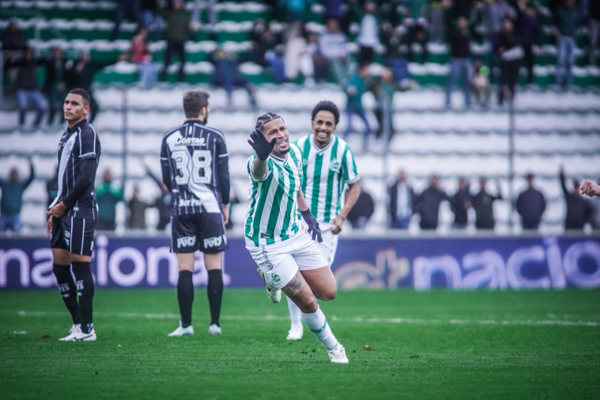 Goleada Jaconera! Ju passa pela Ponte Preta e sobe na tabela 