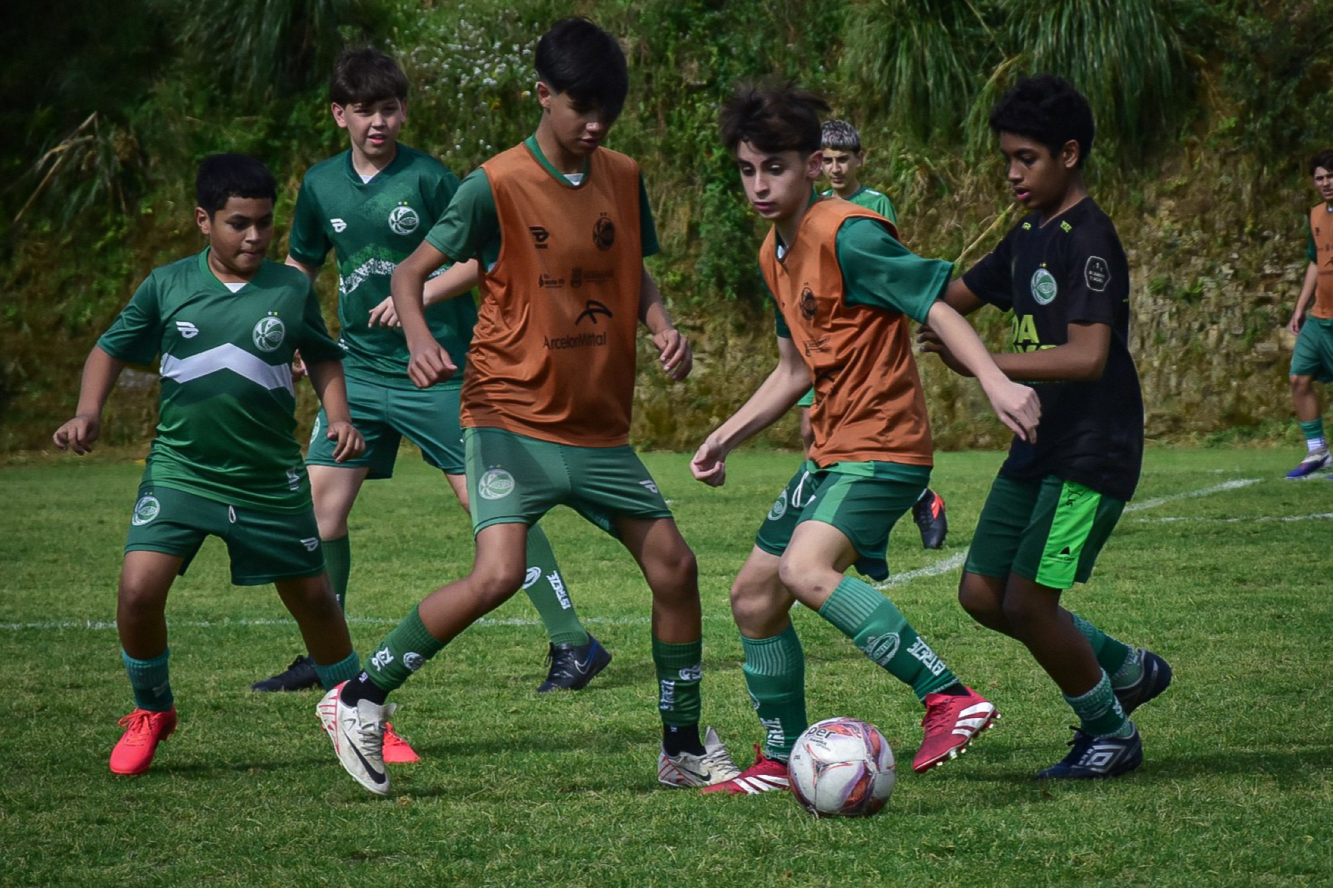Papo Cup reúne cerca de 350 alunos das franquias da Escola de Futebol do Juventude no CFAC