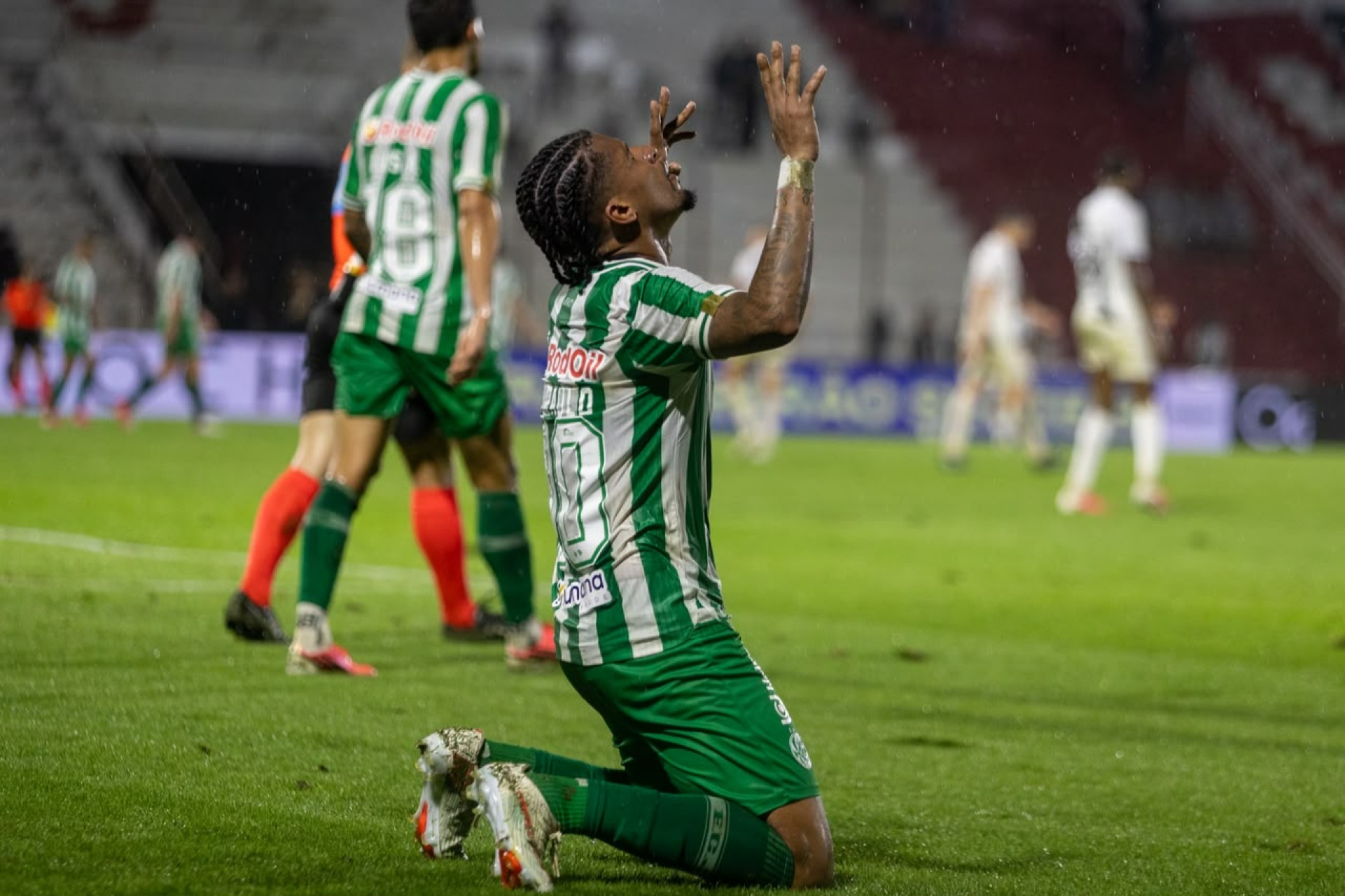 Longe de casa, Ju vence e reassume a liderança da Série B do Brasileirão