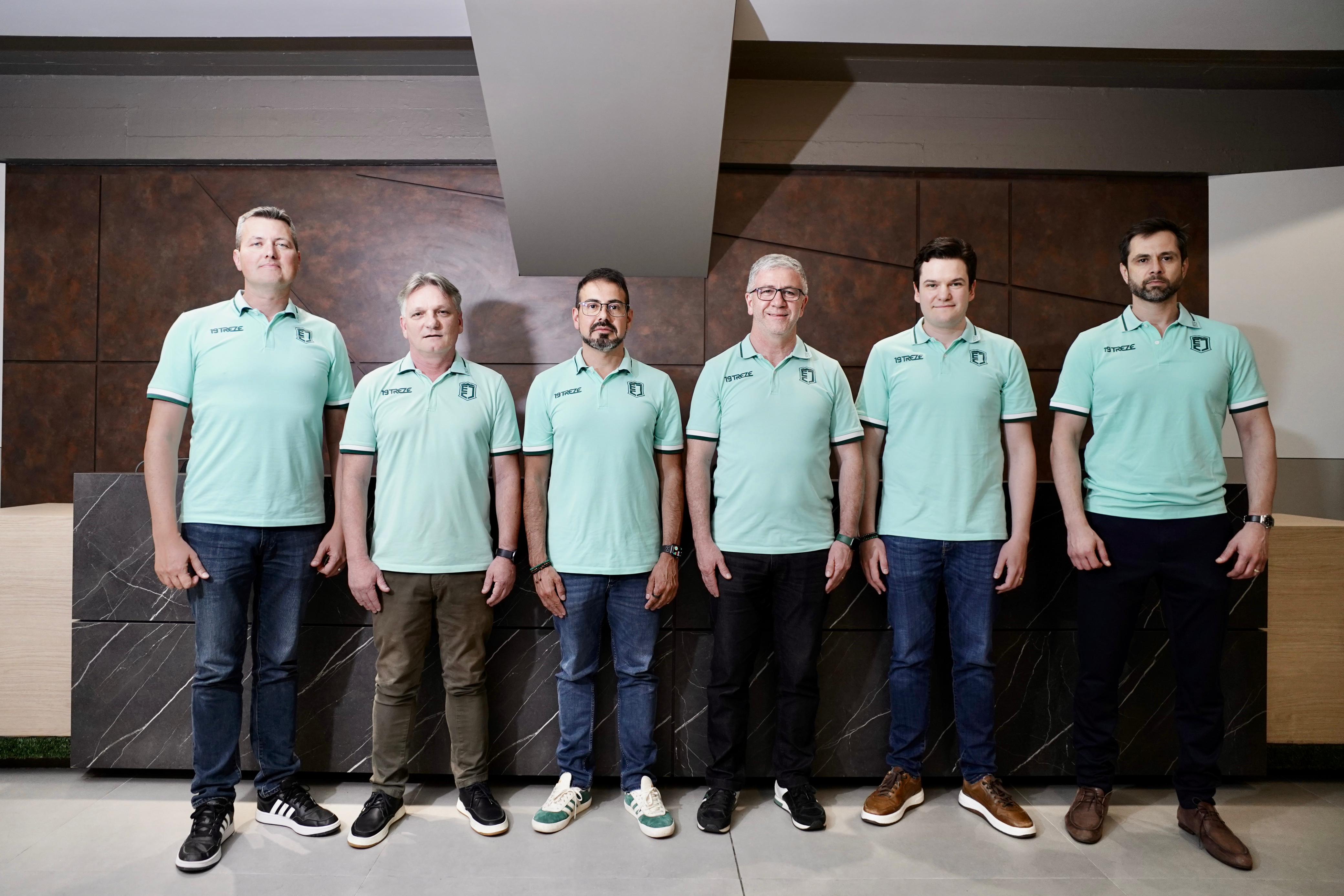 da esquerda para a direita: Rafael Bellei, Luis Carlos Bianchi, Fábio Pizzamiglio, Rogério Bridi, Paulo Stumpf, Bruno Zaballa e Leonardo Tonietto 