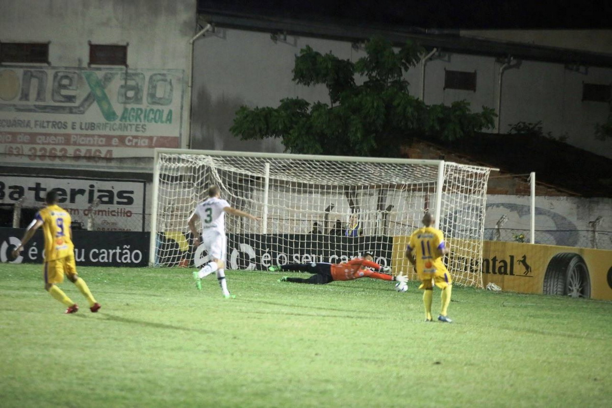 Ju estreia e garante classificação na Copa do Brasil