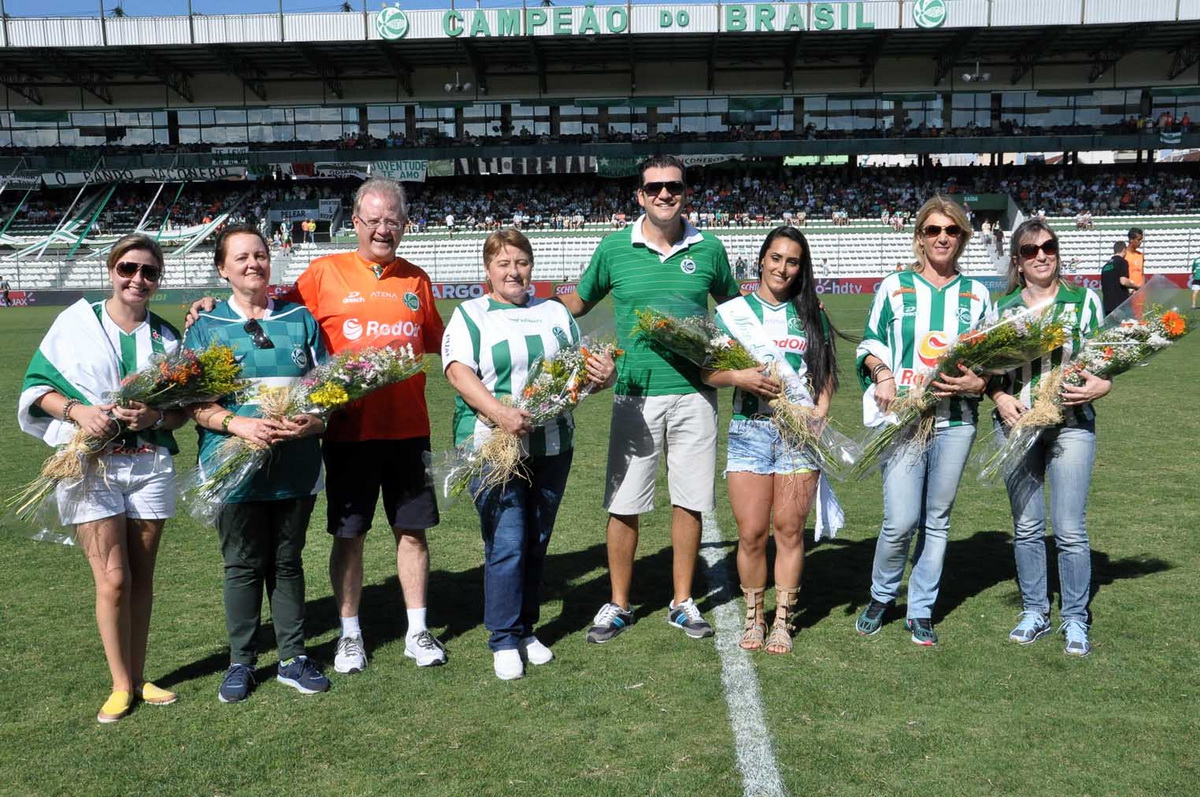 Juventude presta homenagem às Jaconeras