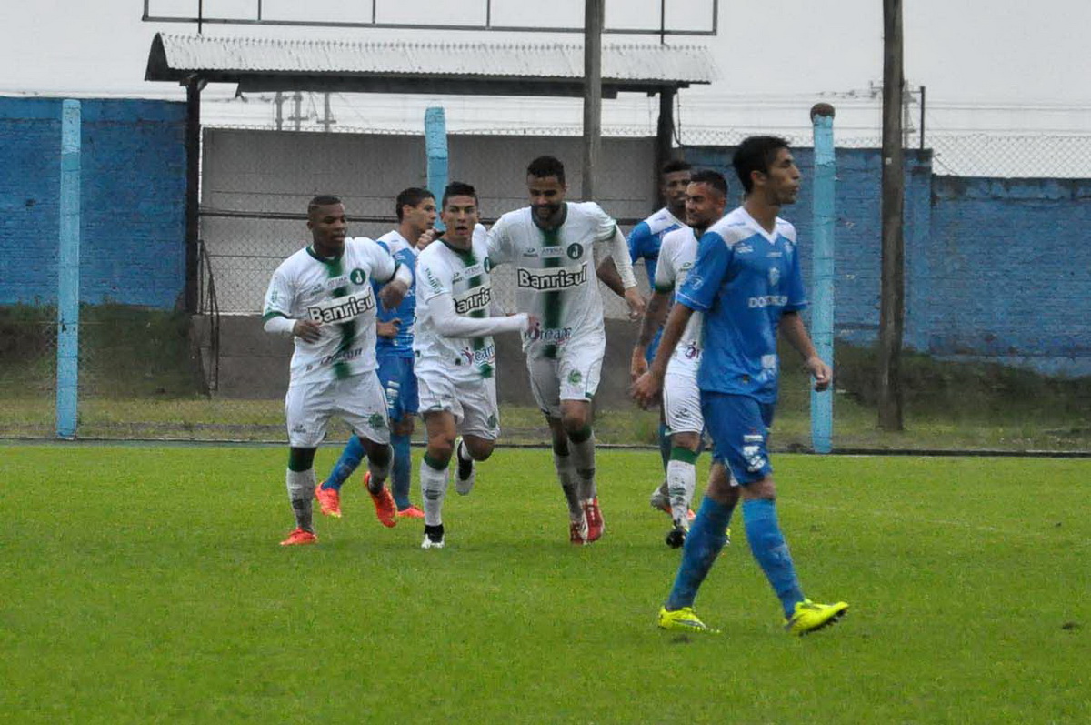 Ju empata e pega o Grêmio nas quartas de final da Valmir Louruz
