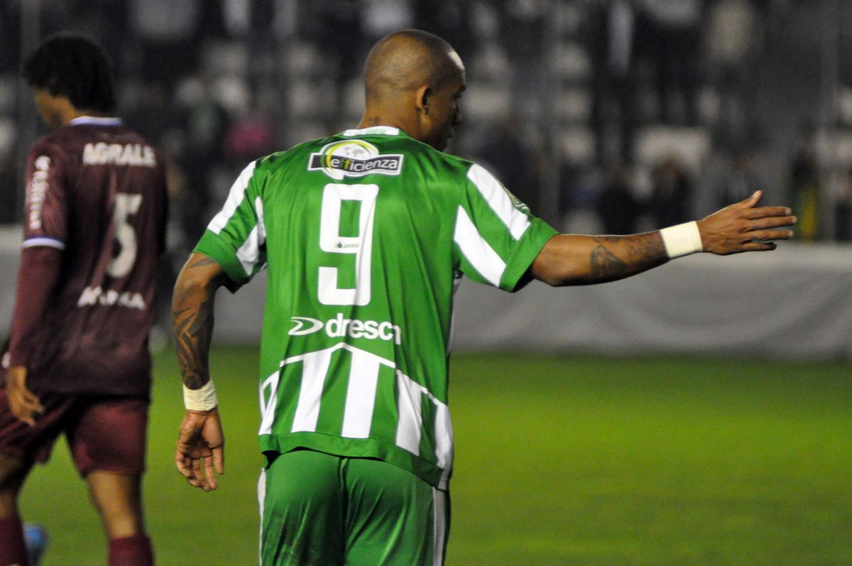 Macena liberado para jogar na próxima rodada