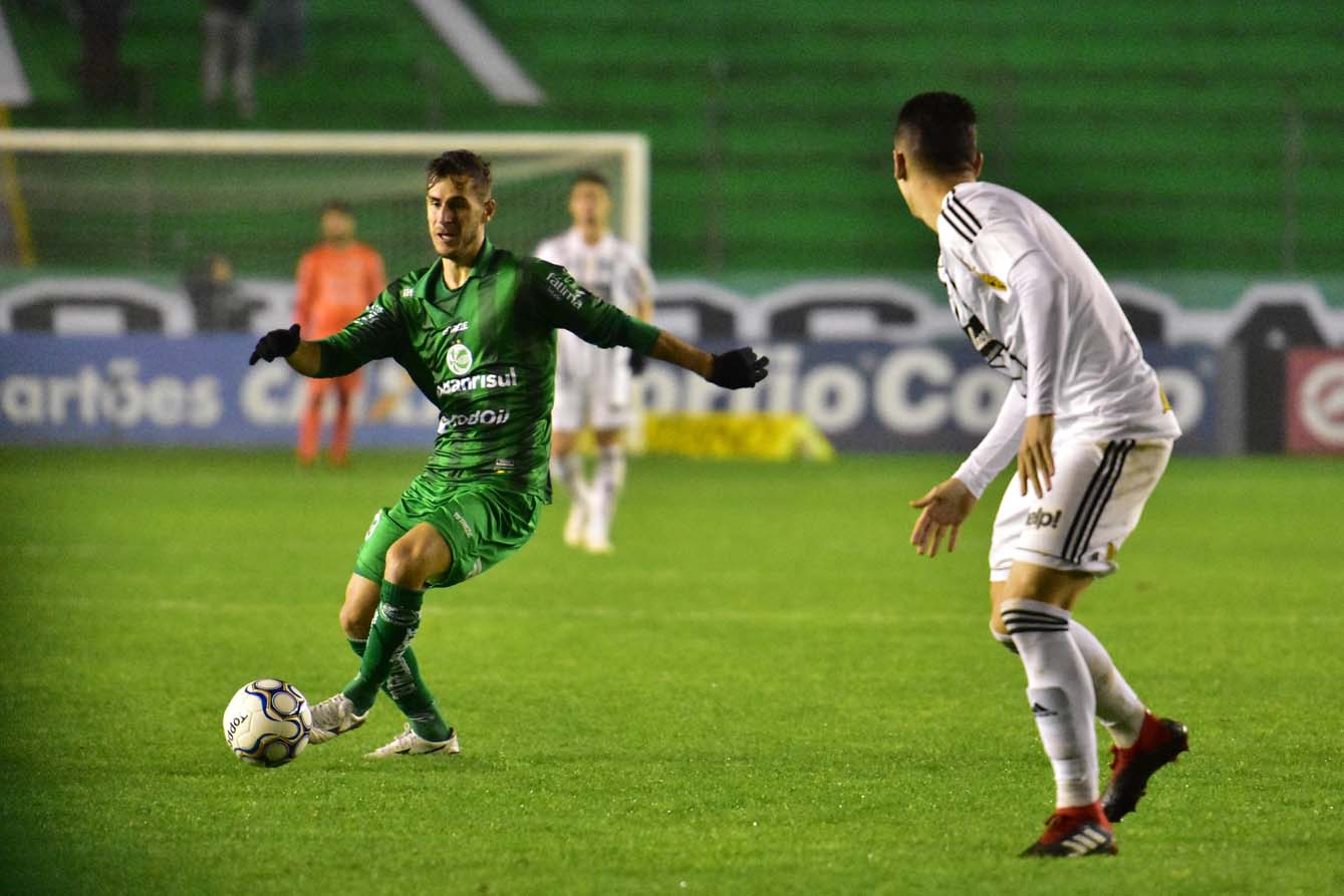 Ju faz por merecer a vitória, mas fica no 0 x 0 com o Figueirense