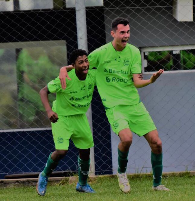 Fora de casa, Sub-14 e sub-15 vencem pelo Sul-Brasileiro