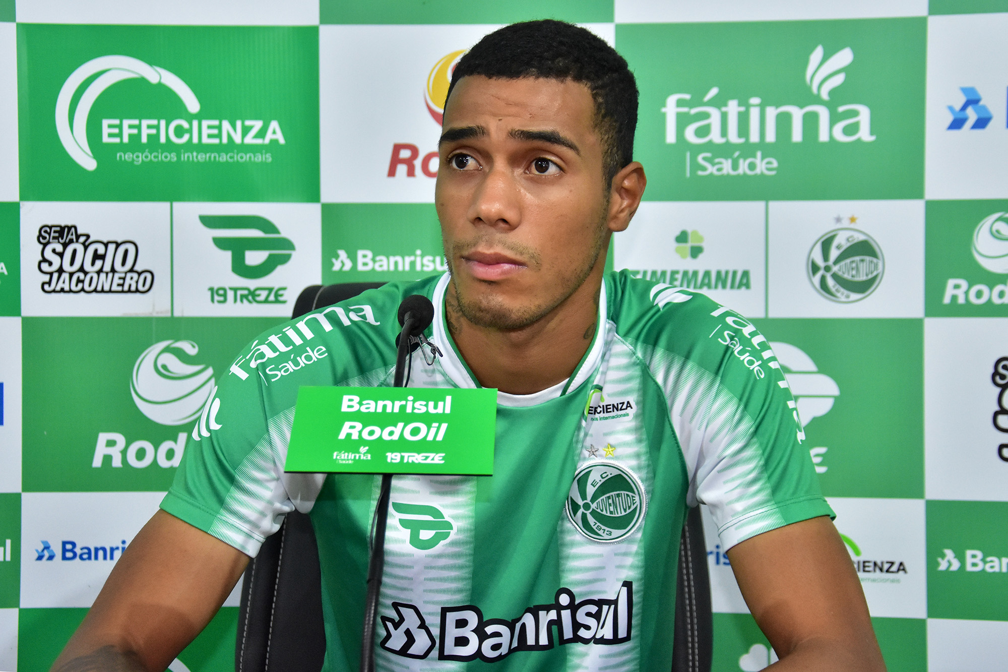 Juventude apresenta o lateral-esquerdo Alyson