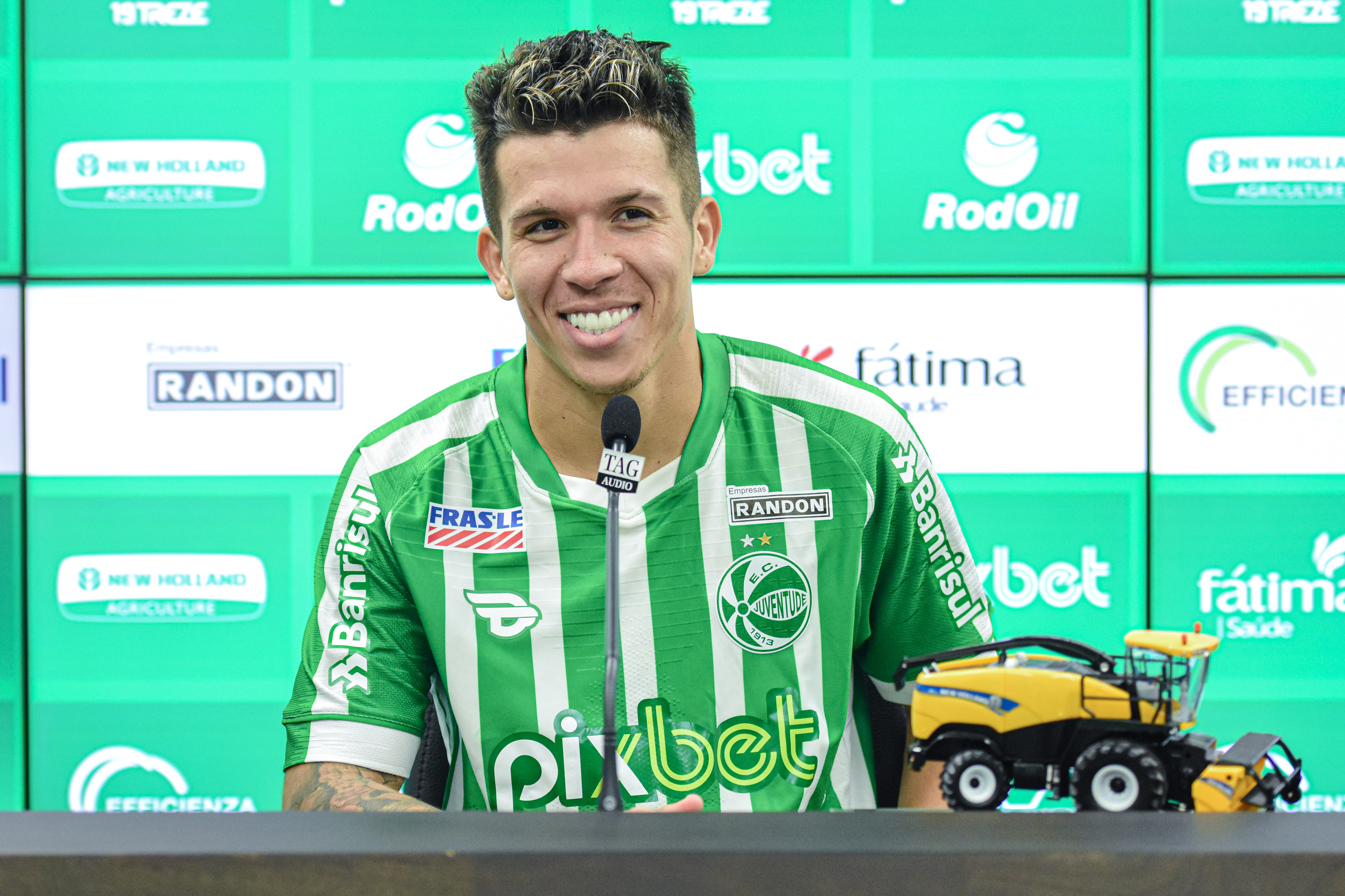 Juventude apresenta o meia Bruno Nazário