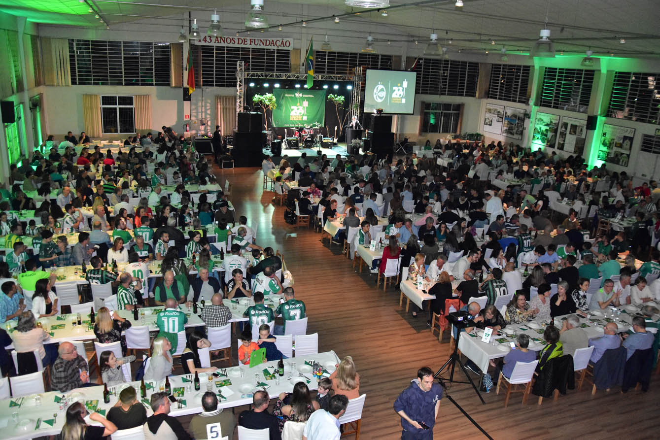 Mais de 600 pessoas comemoraram os 106 anos do Juventude