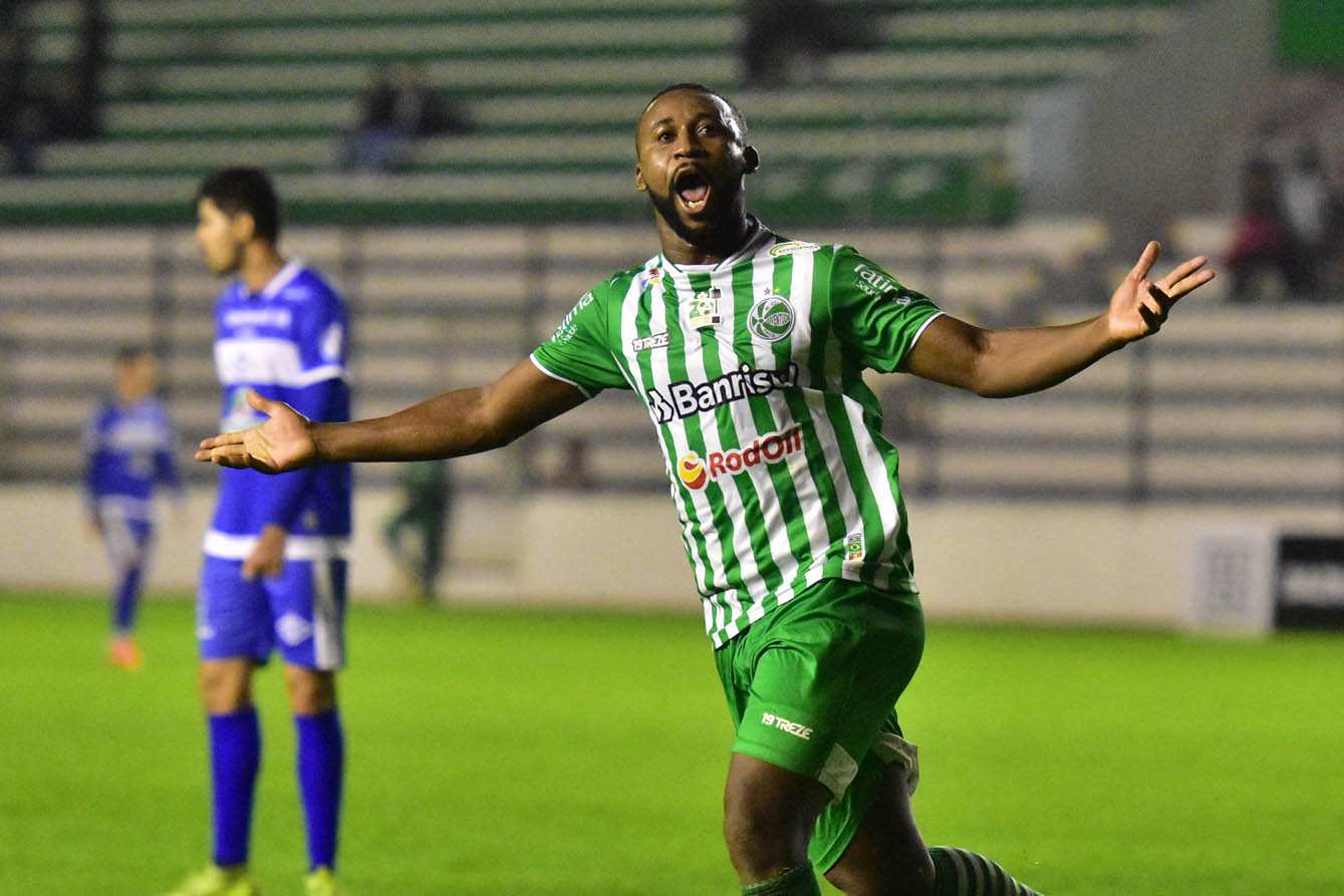 Líder e invicto! Ju vence mais uma e segue embalado na Série C