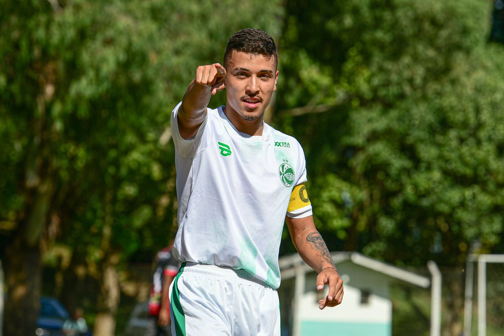 Juventude goleia e mantém 100% na Liga Serrana sub-19