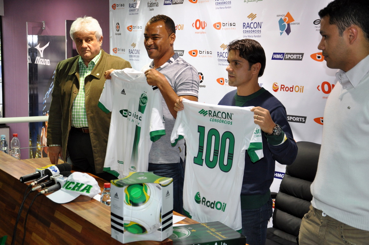Cafu participa de coletiva de lançamento do jogo comemorativo
