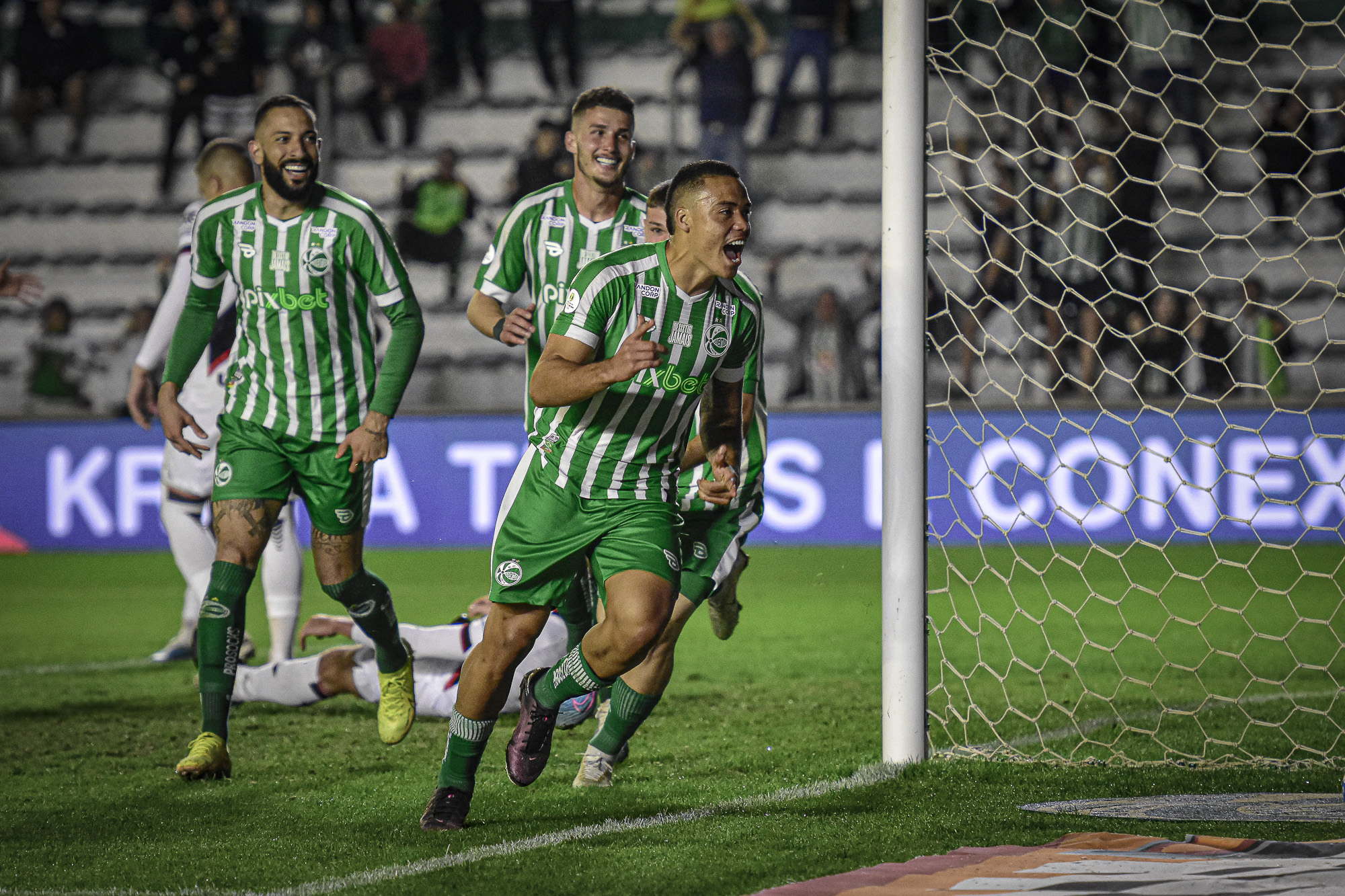 Juventude domina, faz 3x0 no Atlético (GO) e conquista vitória importante na Série B