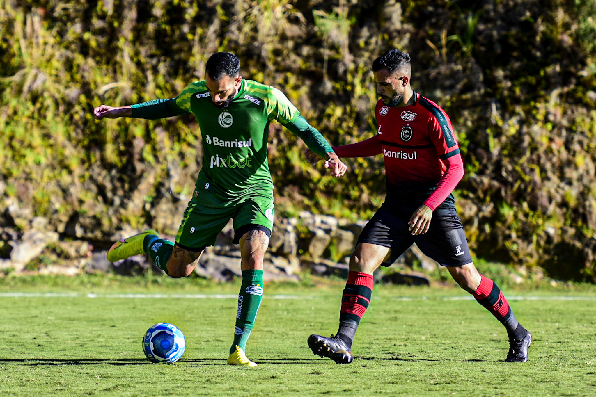 Pintado observa mais de 20 atletas em jogo-treino diante do Brasil de Pelotas