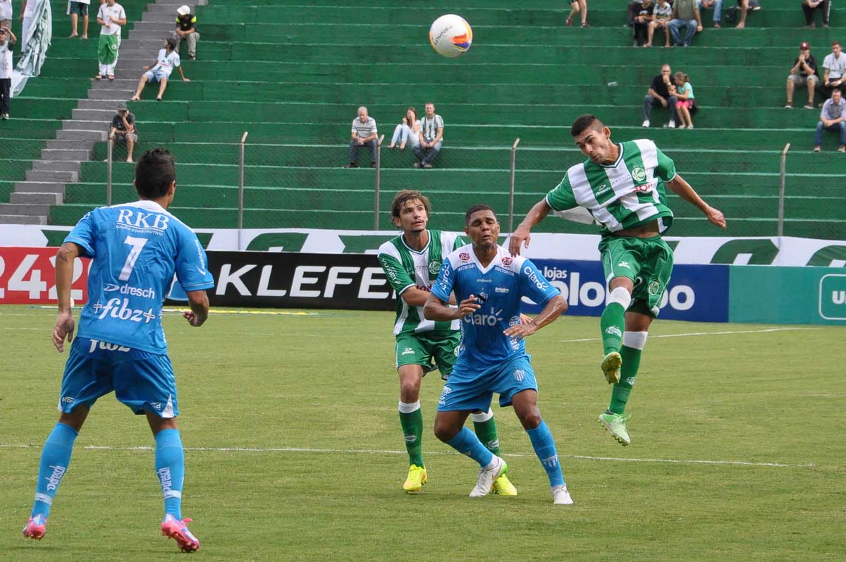 Em jogo movimentado, Ju perde para o Novo Hamburgo