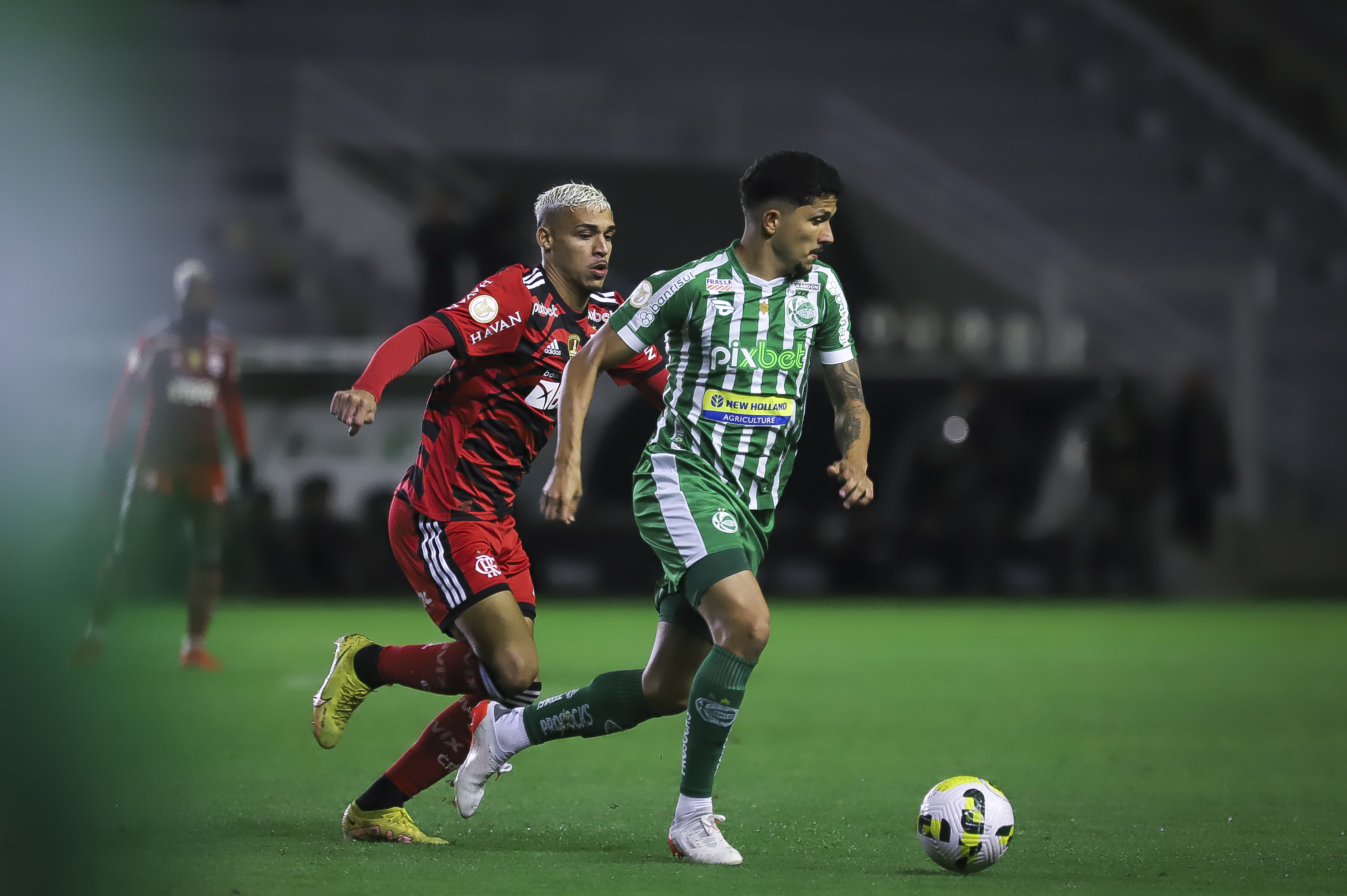 Na despedida do Jaconi na temporada, Ju fica no empate contra o Flamengo