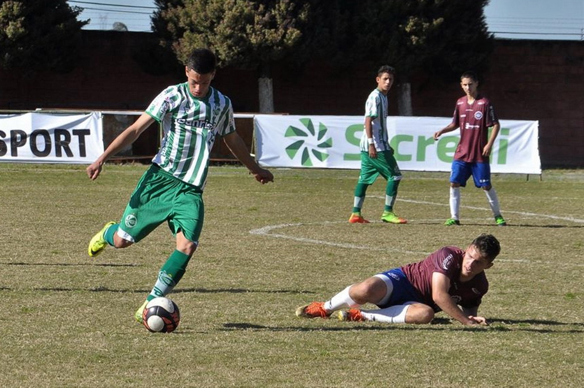 Ju bate o Caxias pelo Gauchão sub-15 
