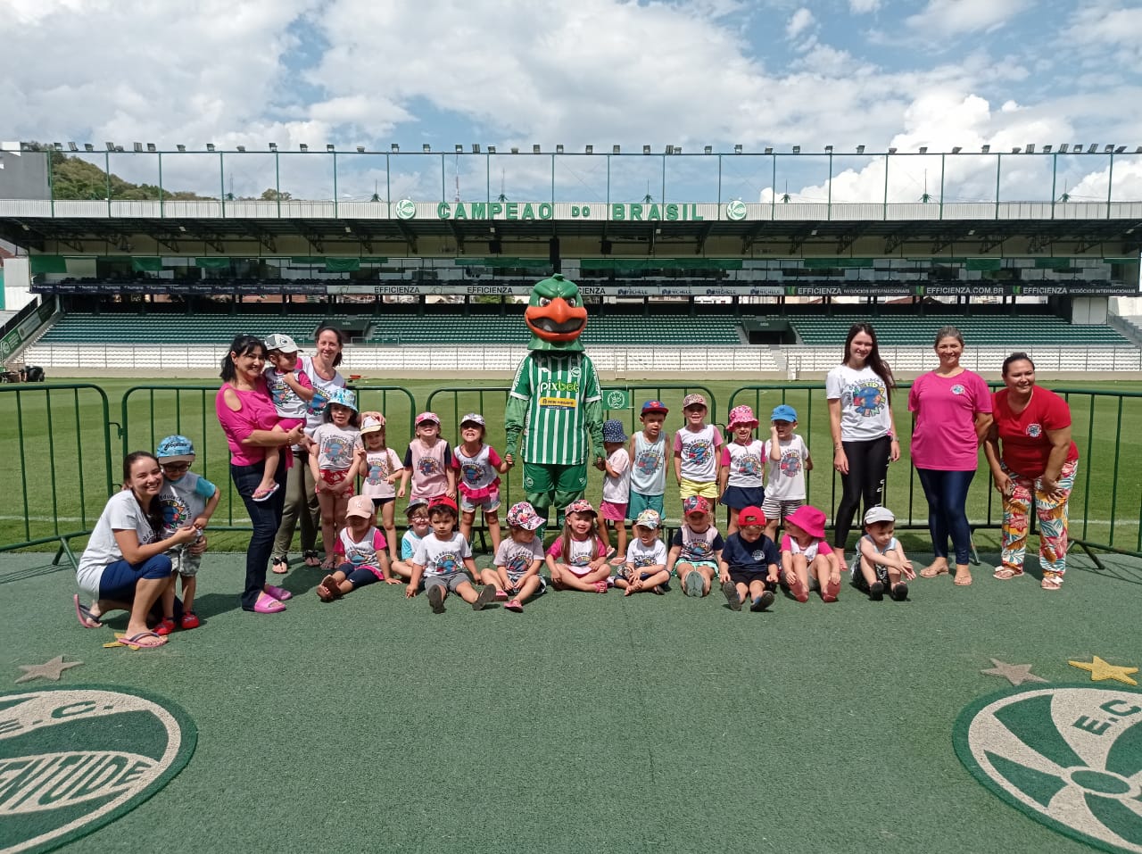 Crianças da Escolinha Divertidamente visitam o Jaconi