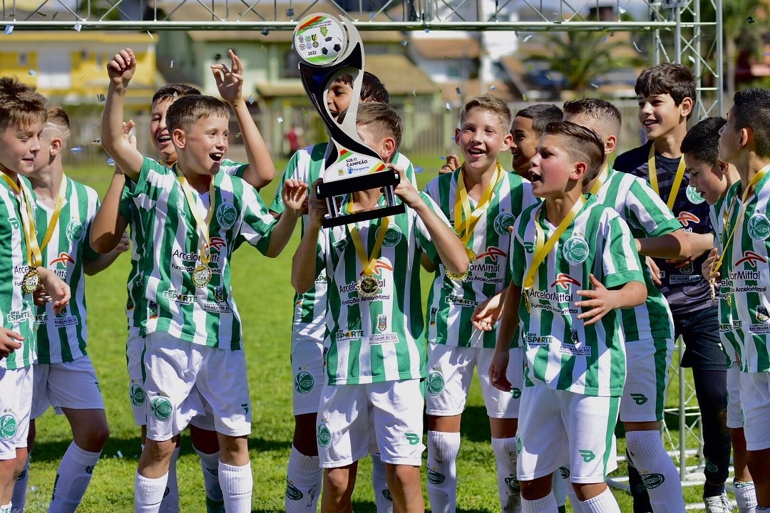 De goleada! Sub-11 do Juventude é campeão da Liga Serrana