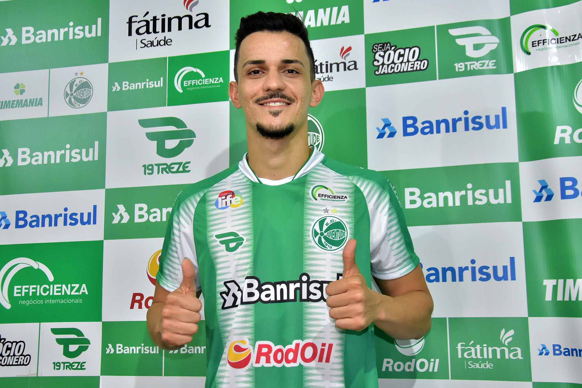 Meia Guilherme Castilho é apresentado no Jaconi