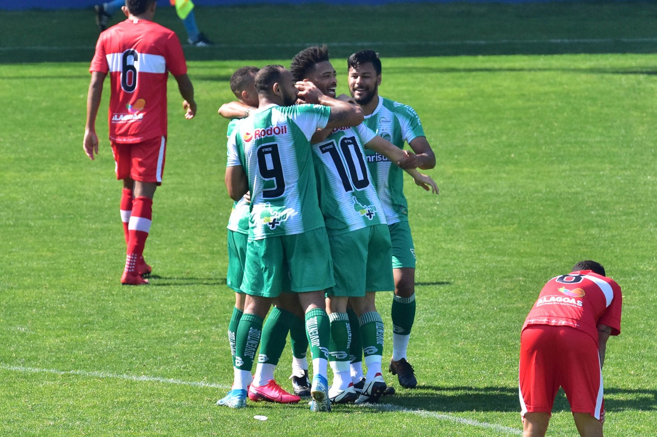De virada e com bom futebol, Ju estreia vencendo na Série B