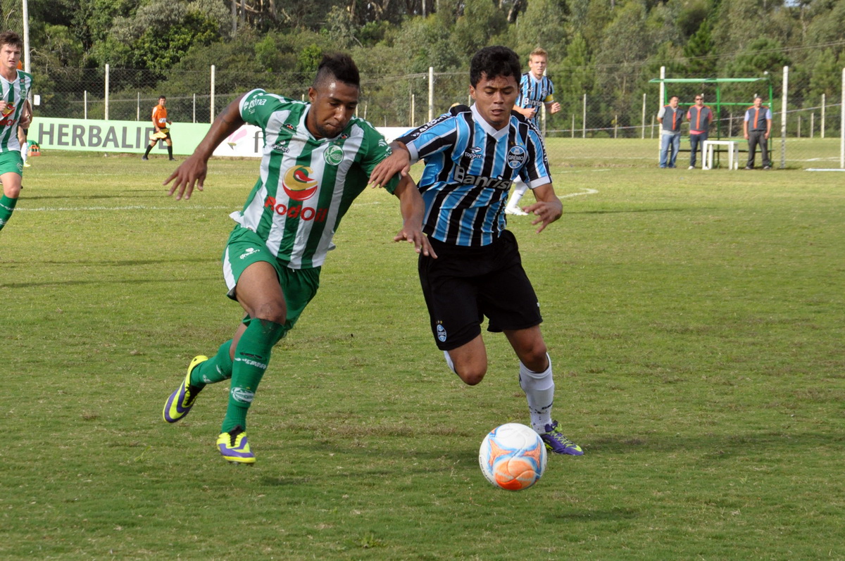 Com um a menos, Juventude empata com o Grêmio no Sub-20