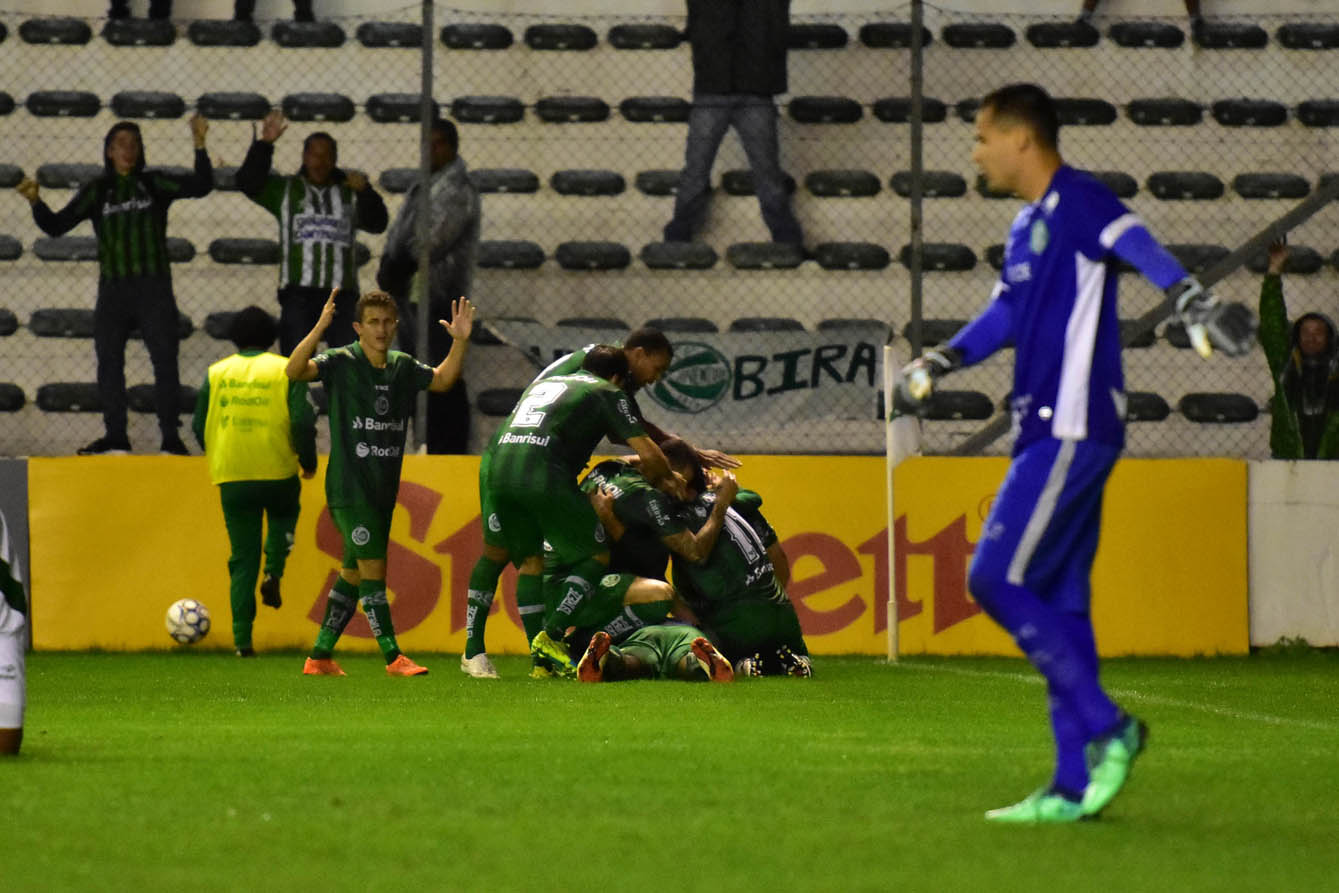 Com atuação segura, Ju vence o Guarani e sobe na tabela da Série B