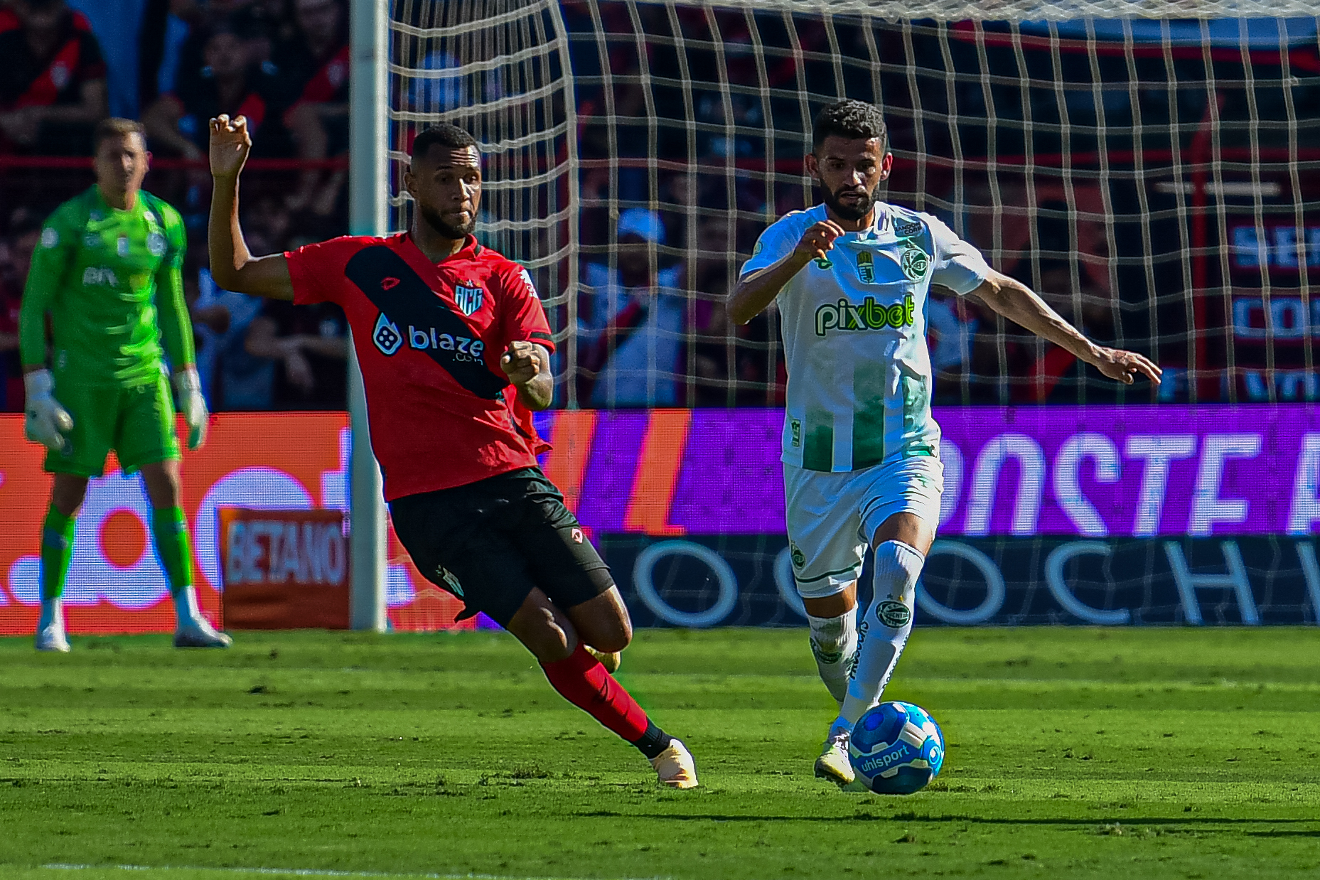 Fora de casa, Ju é superado pelo Atlético-GO