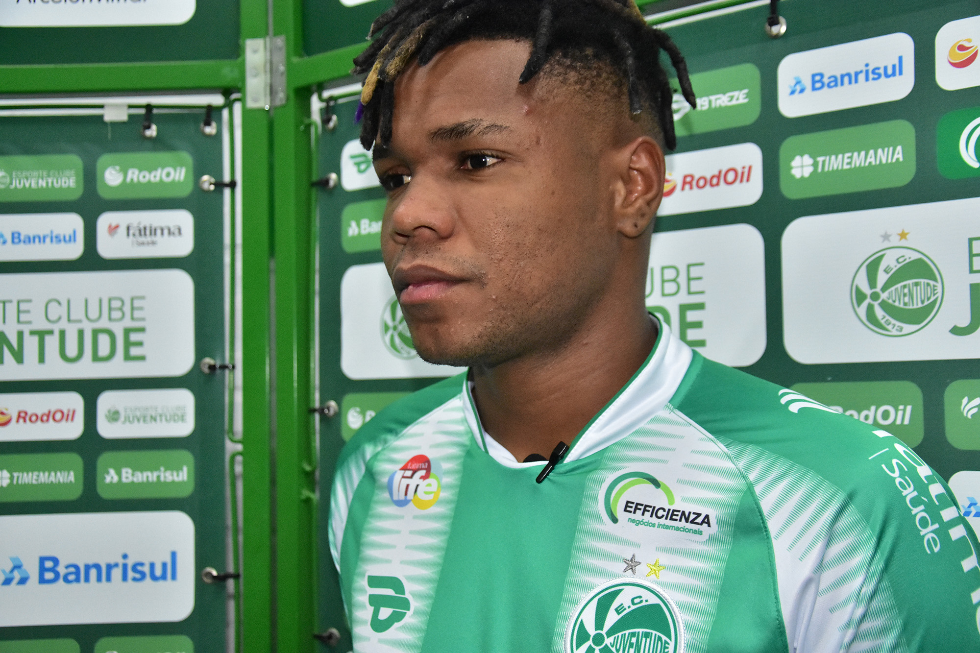 Juventude apresenta o volante Matheus Jesus