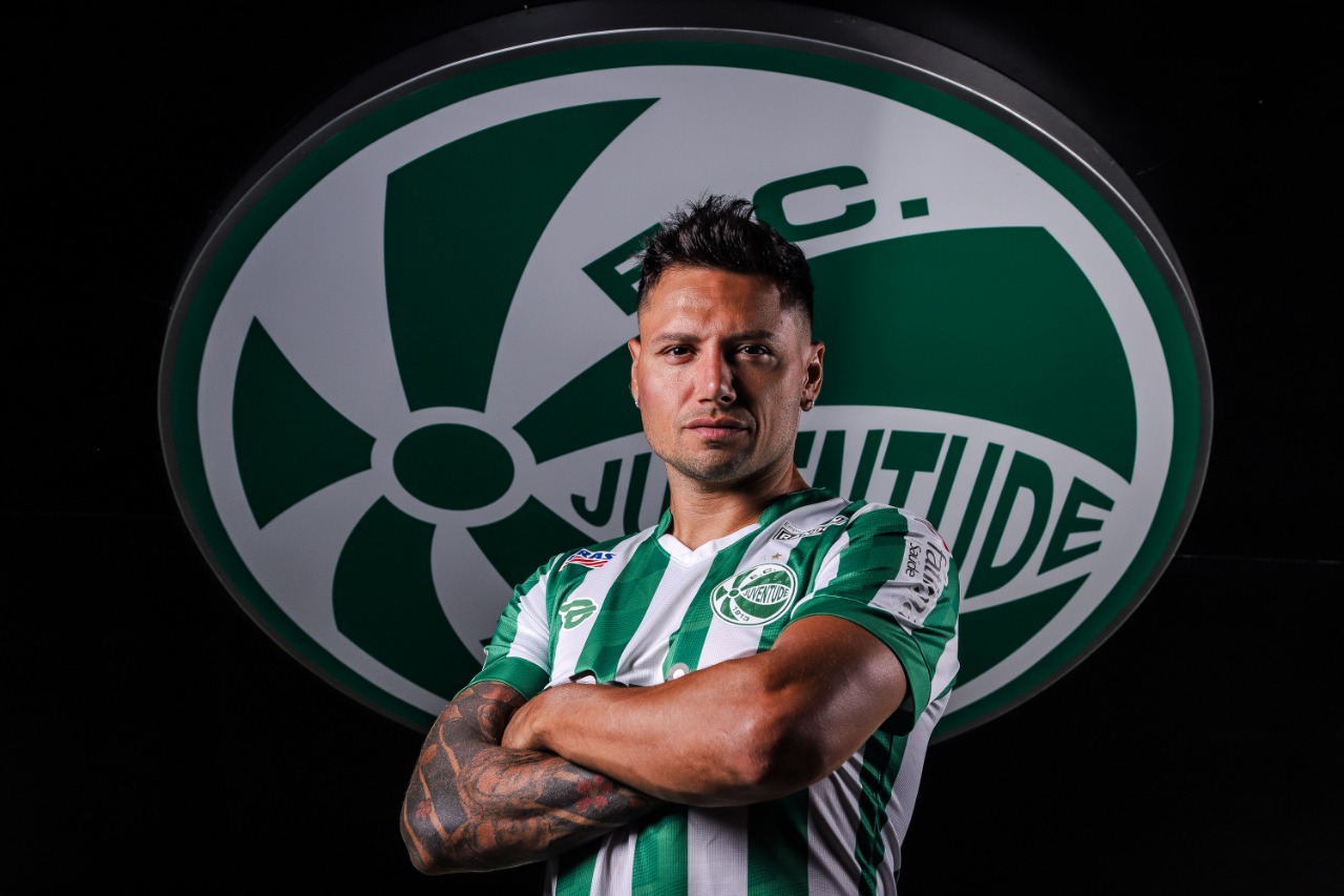 Camisa 10! Mauro Zárate é apresentado no Jaconi