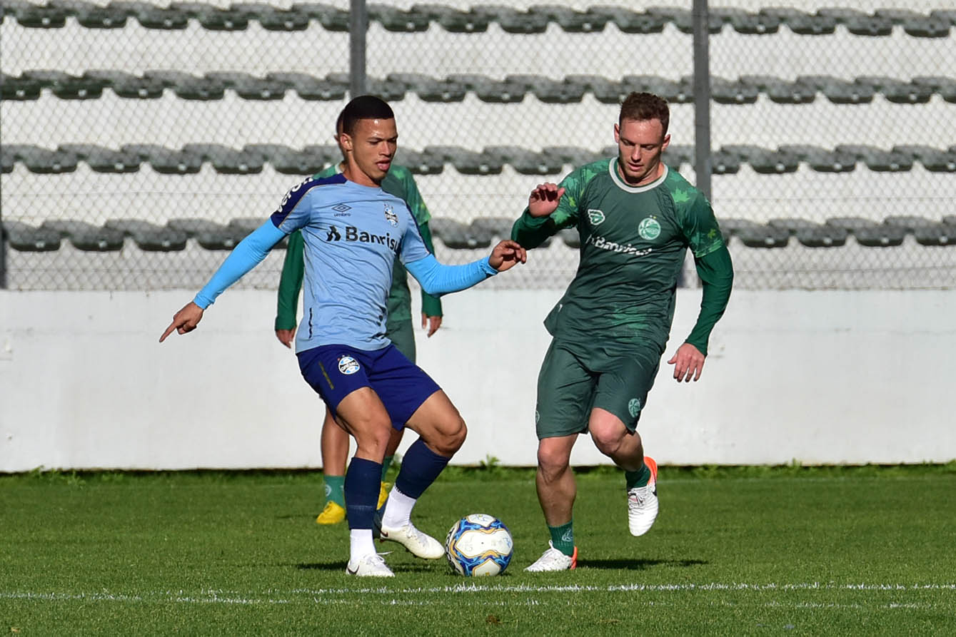 Ju vence Grêmio em jogo-treino no Jaconi
