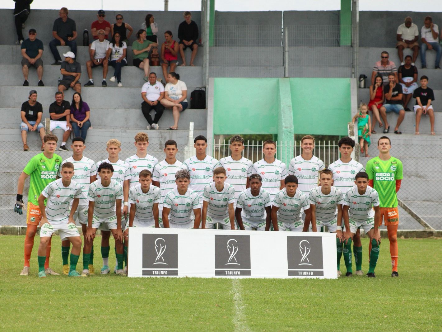 Sub-15 e sub-17 do Ju garantem vaga na decisão da Taça Cidade de Caxias do Sul
