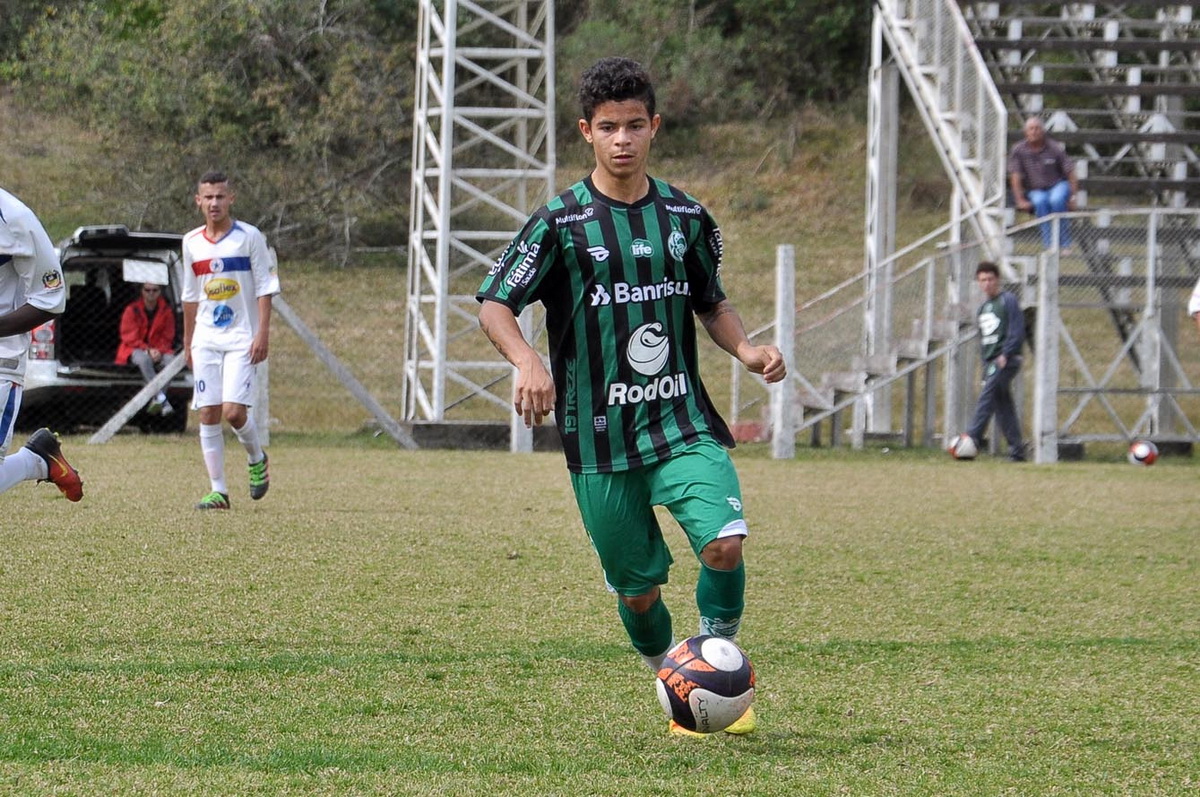 Sub-17 faz 3 x 0 no Esportivo e encaminha classificação com duas rodadas de antecedência