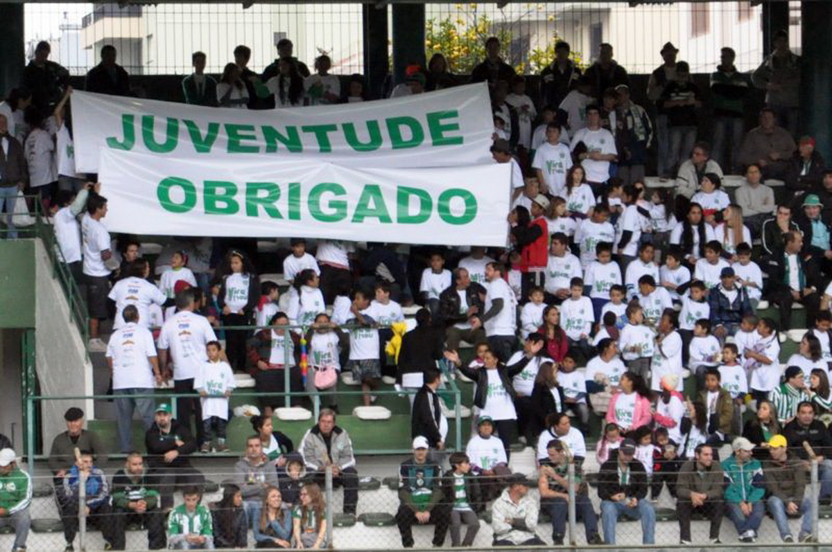 Juventude recebe congratulações da Câmara por ação social