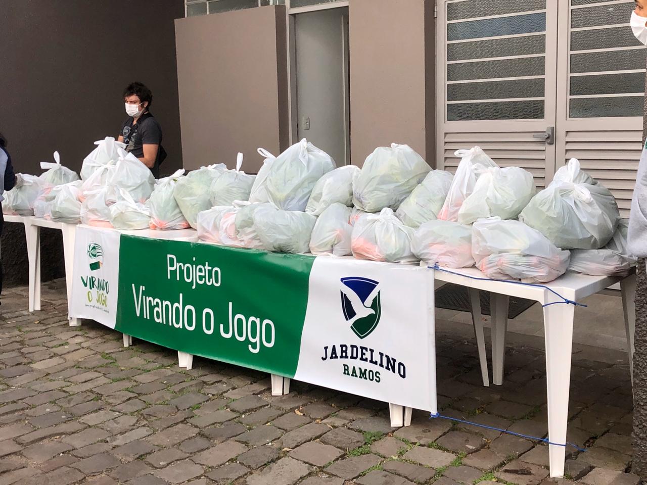 Juventude realiza entrega das primeiras doações