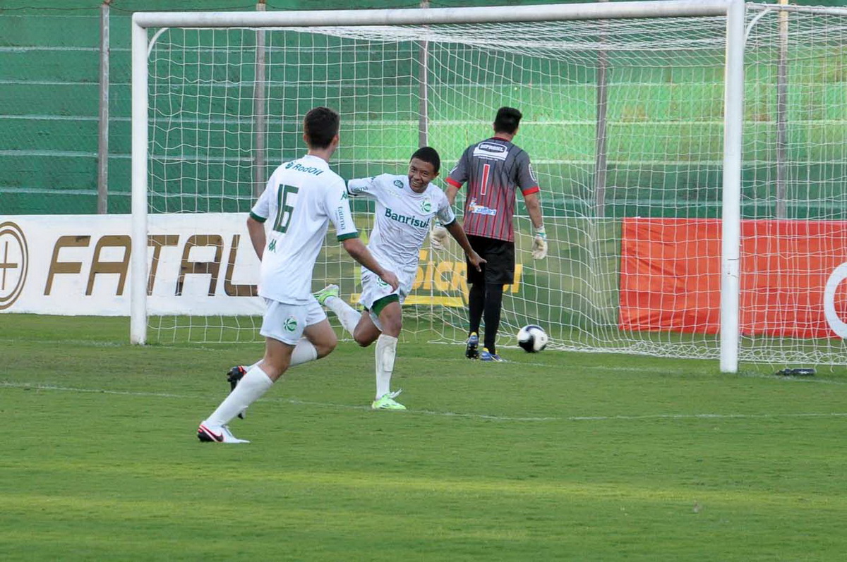 Juventude faz 3 x 0 e segue 100% no Gauchão Sub-20