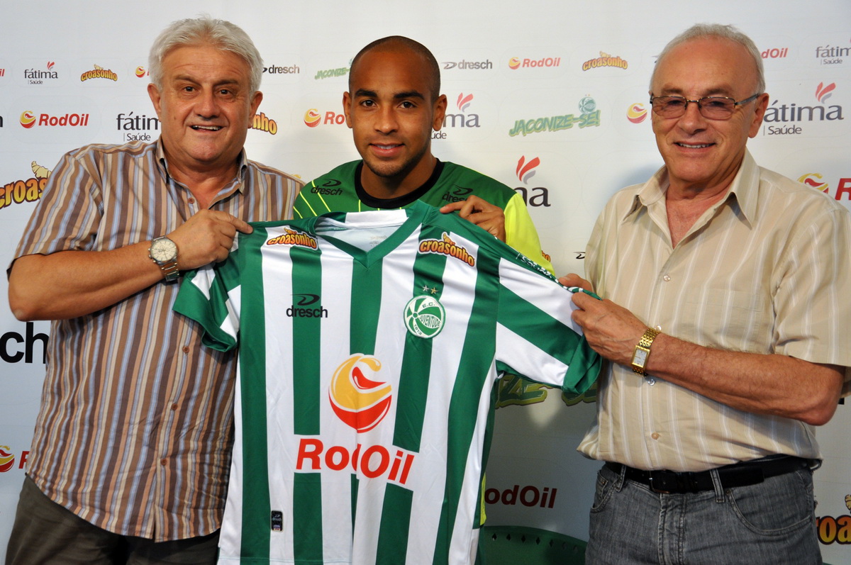 Costarriquenho Robinson é apresentado no Jaconi