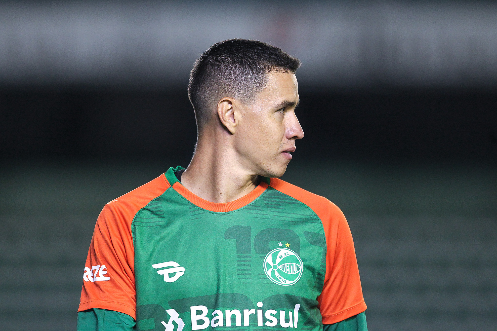 Juventude apresenta atacante Roberson
