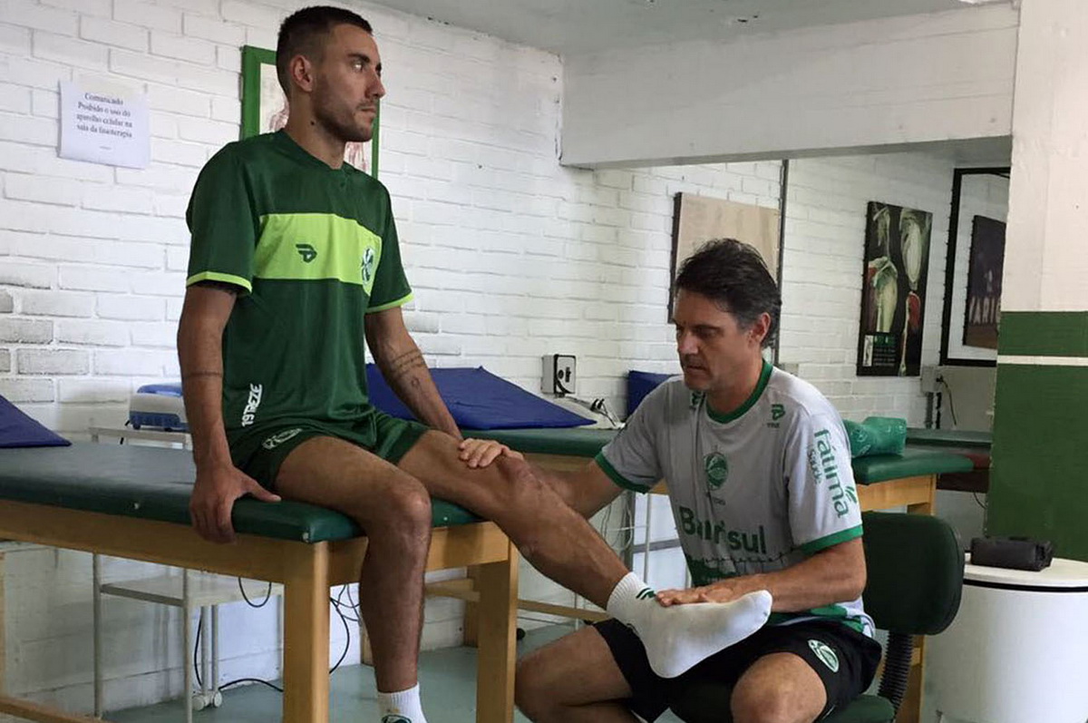Alan Ruschel realiza recuperação no Alfredo Jaconi