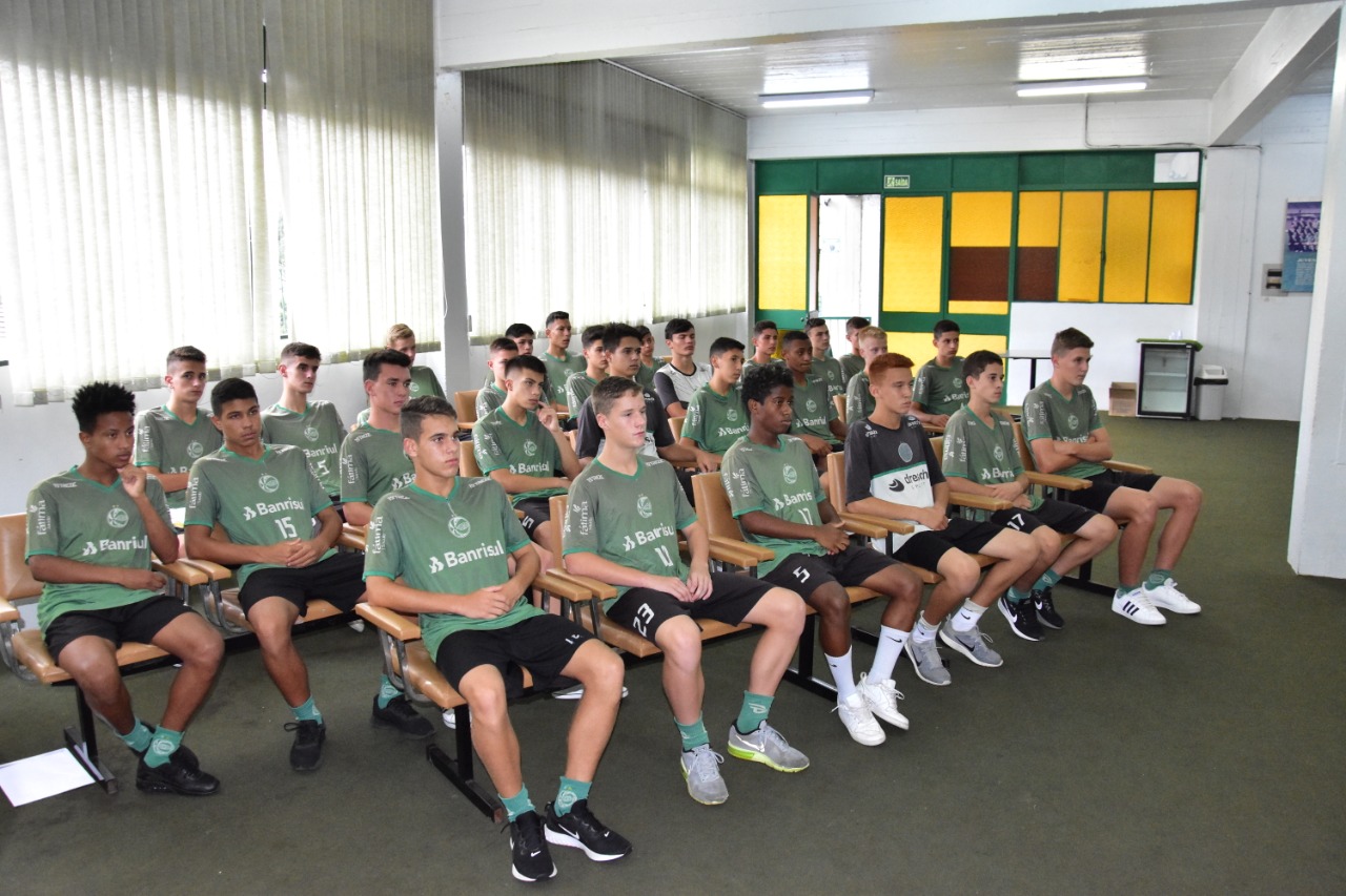 Atletas do sub-15 se reapresentam após período de férias