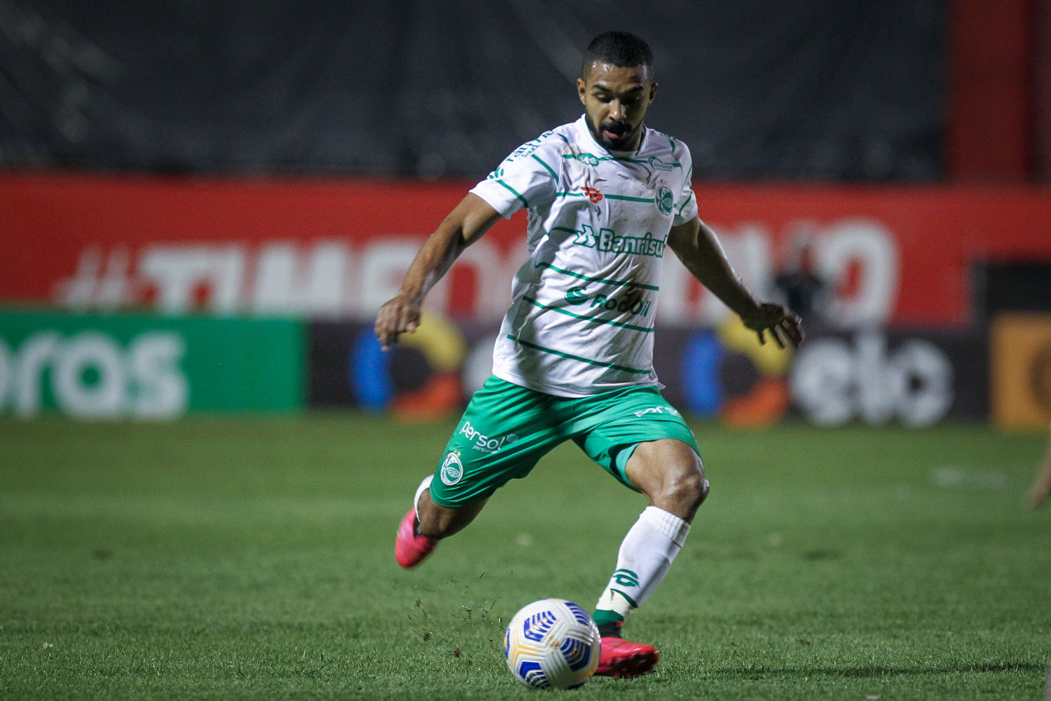 Lateral Paulo Henrique projeta a reta final do Estadual