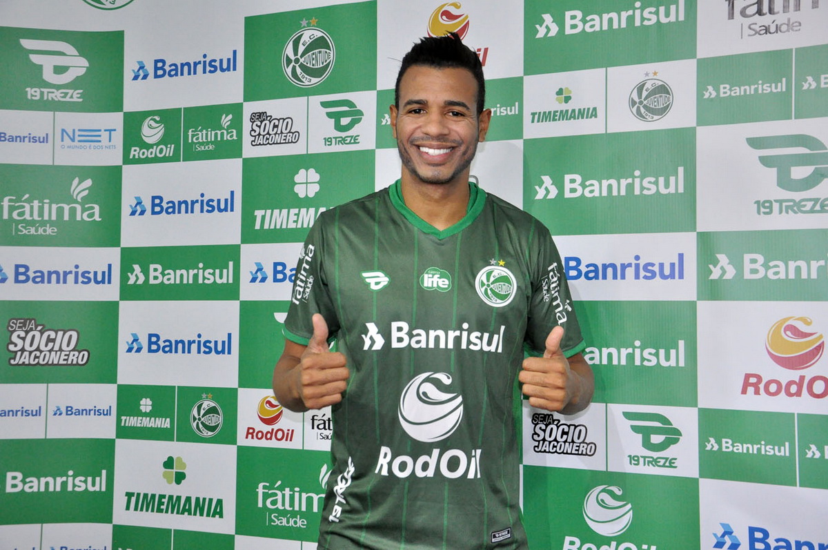 Juventude apresenta o volante Diego Felipe 
