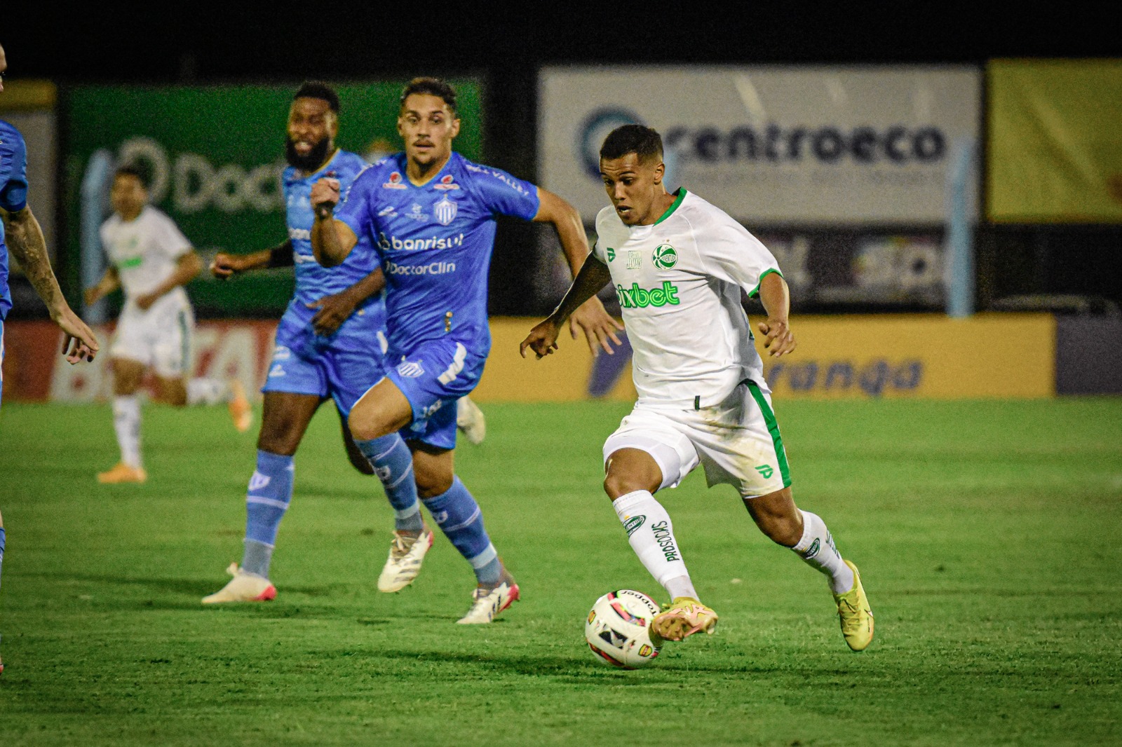 Com erro de arbitragem, Ju empata com o Novo Hamburgo pelo Gauchão